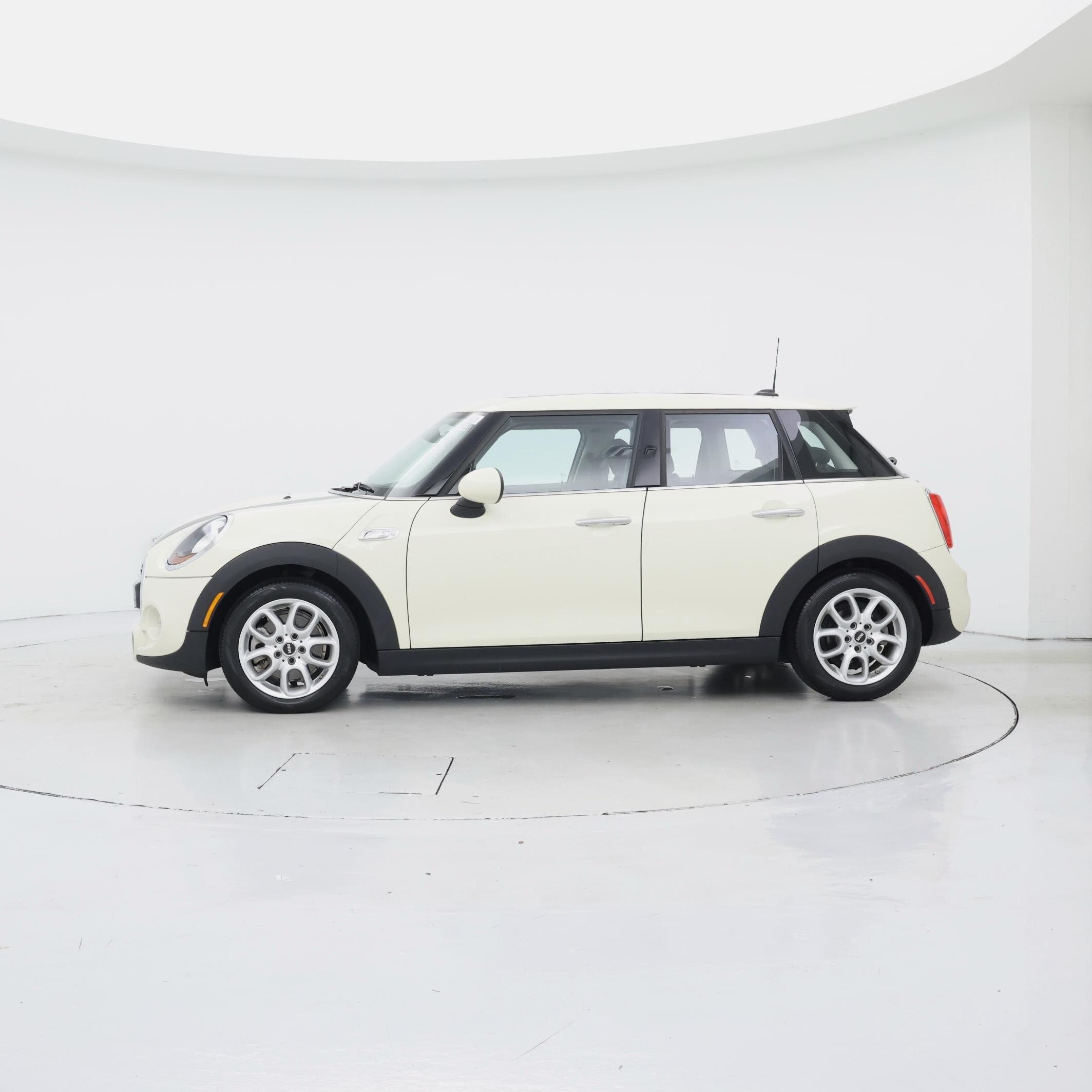 Thumbnail: 2015 MINI Cooper Hardtop - 3