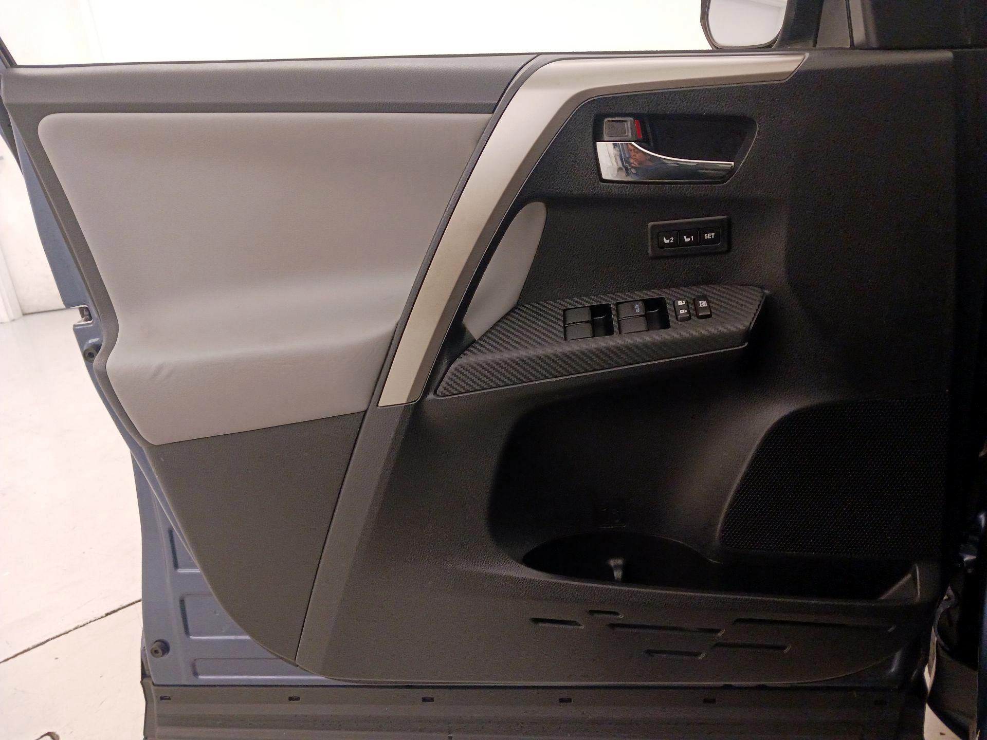 Thumbnail: 2014 Toyota RAV4 - 12