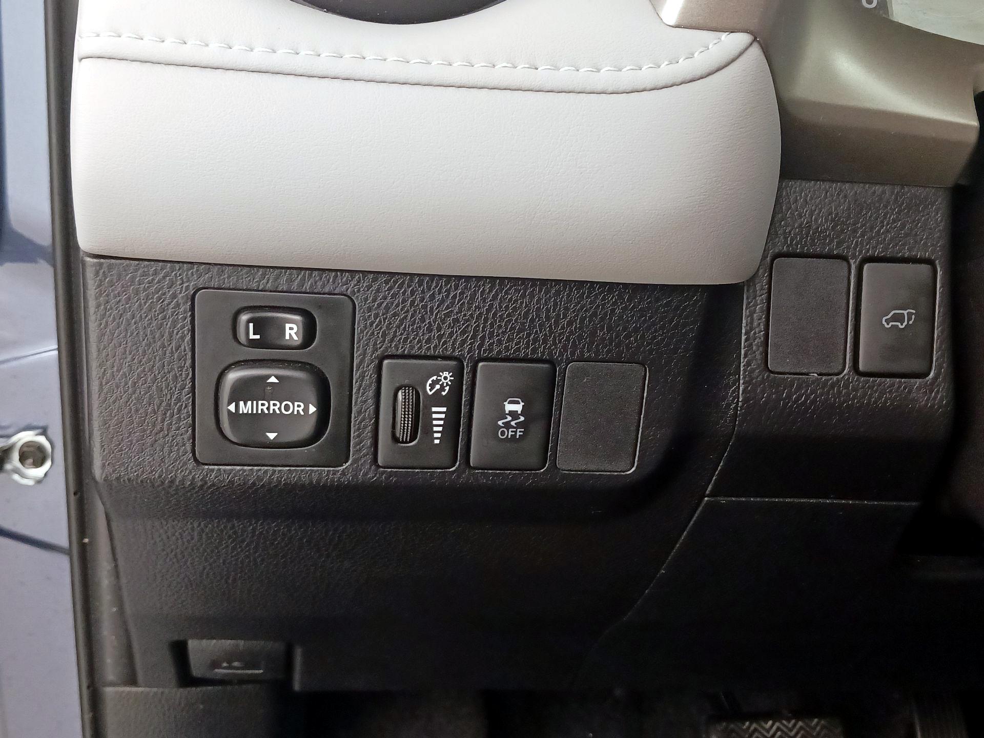Thumbnail: 2014 Toyota RAV4 - 13