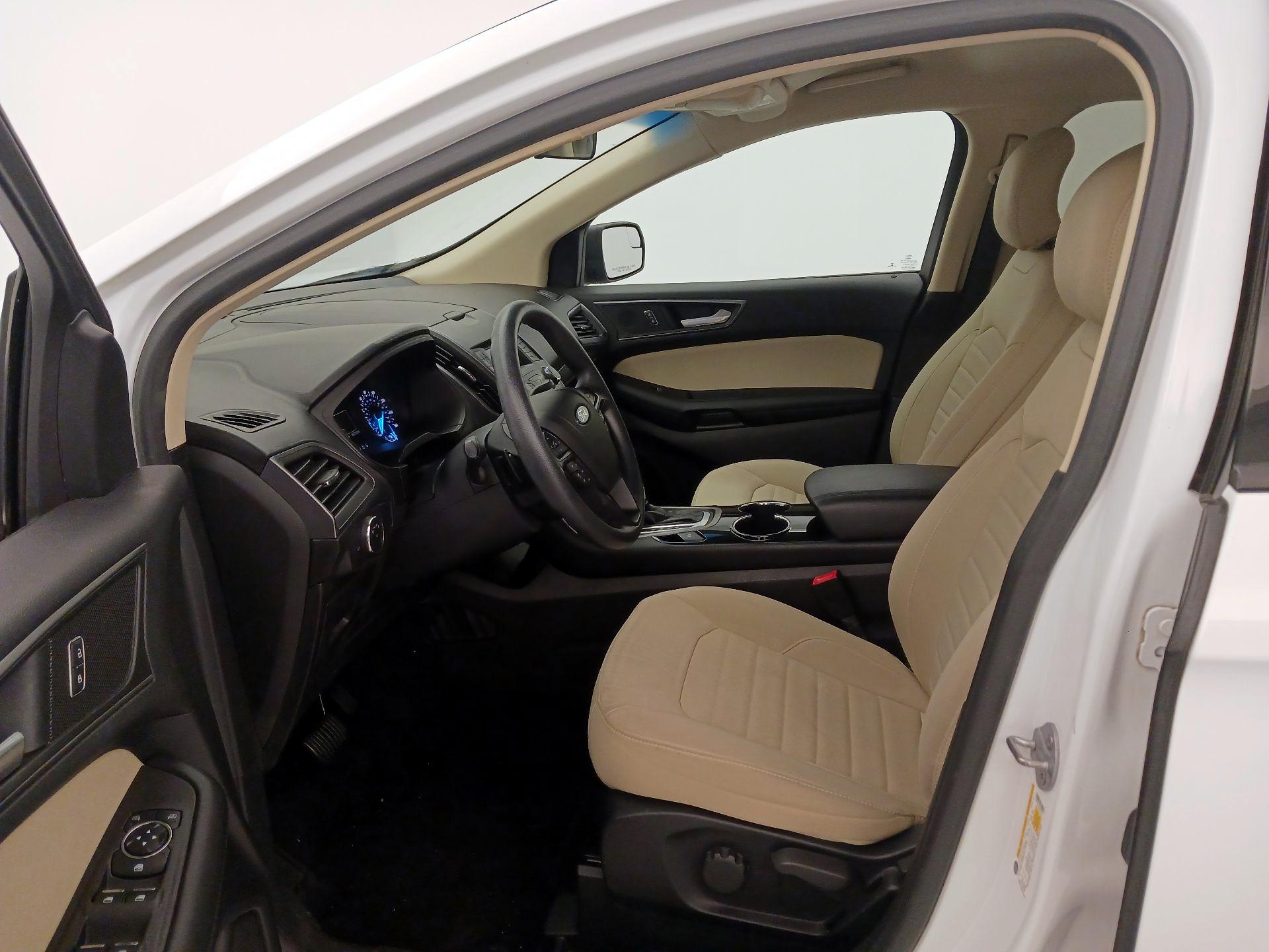 Thumbnail: 2016 Ford Edge - 11