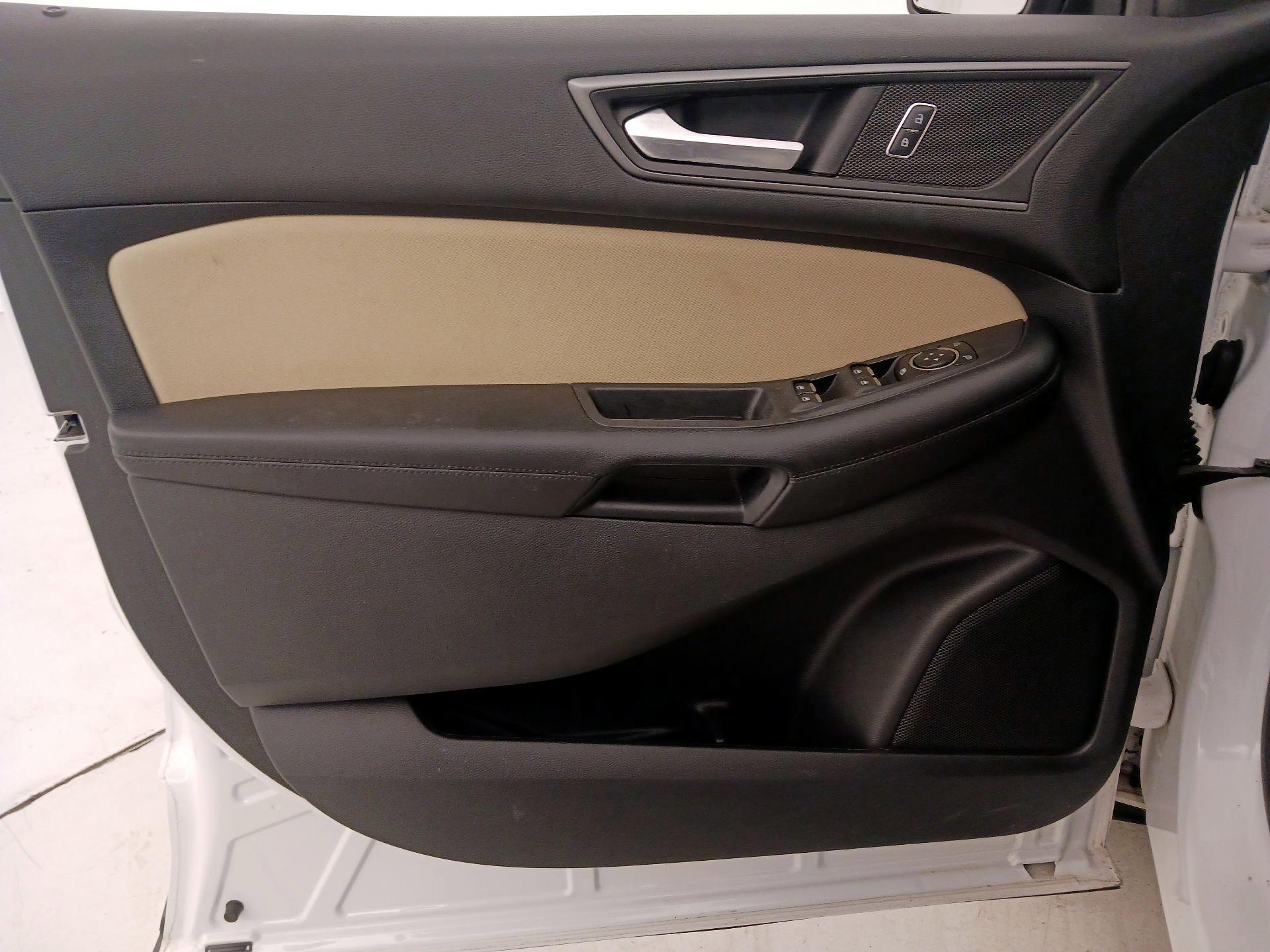 Thumbnail: 2016 Ford Edge - 12