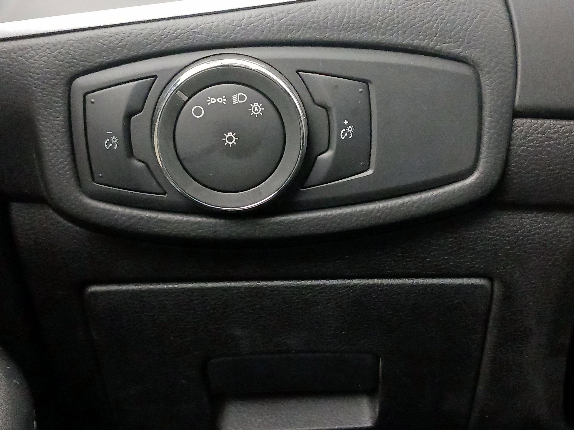 Thumbnail: 2016 Ford Edge - 13