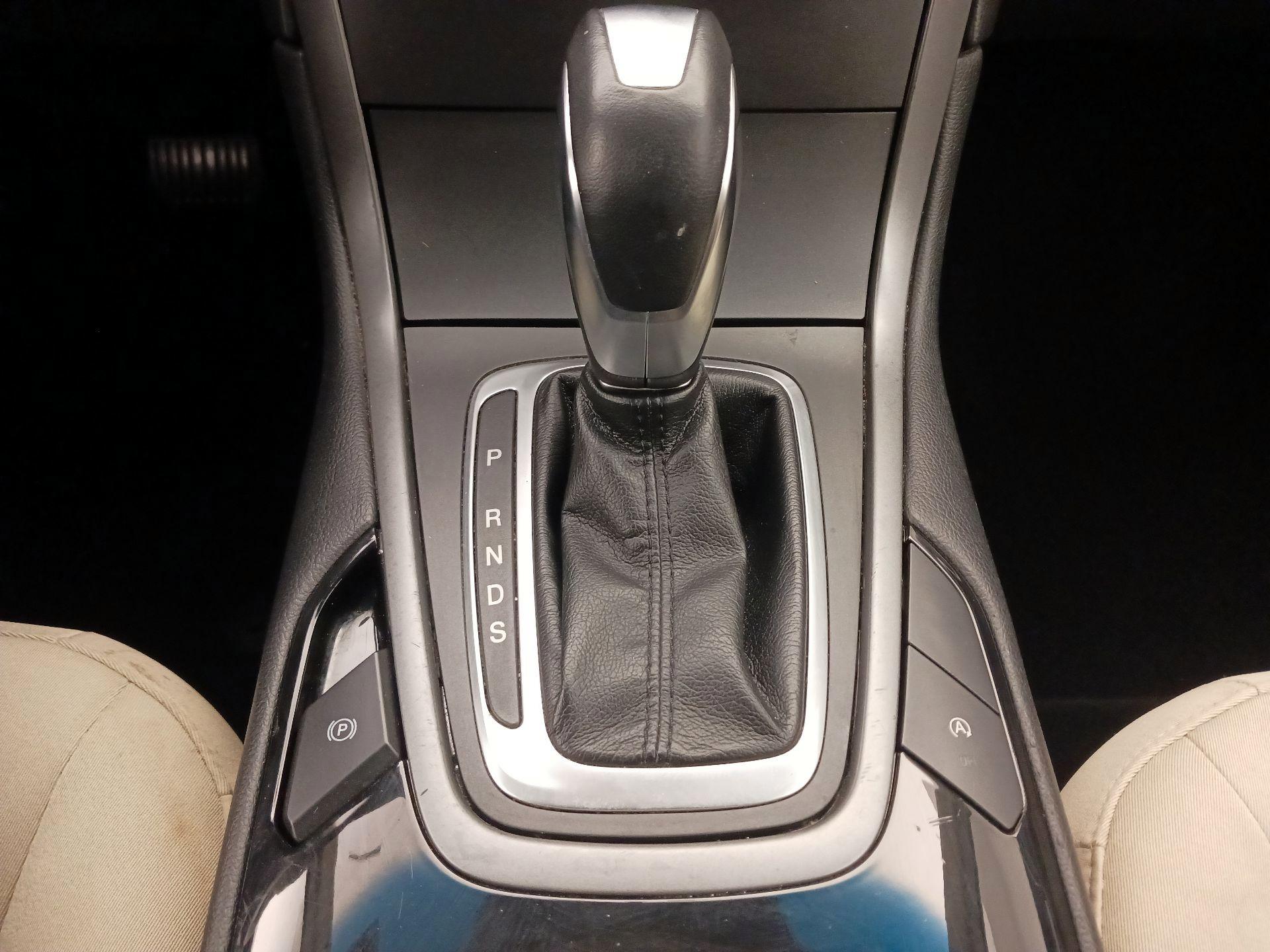 Thumbnail: 2016 Ford Edge - 17