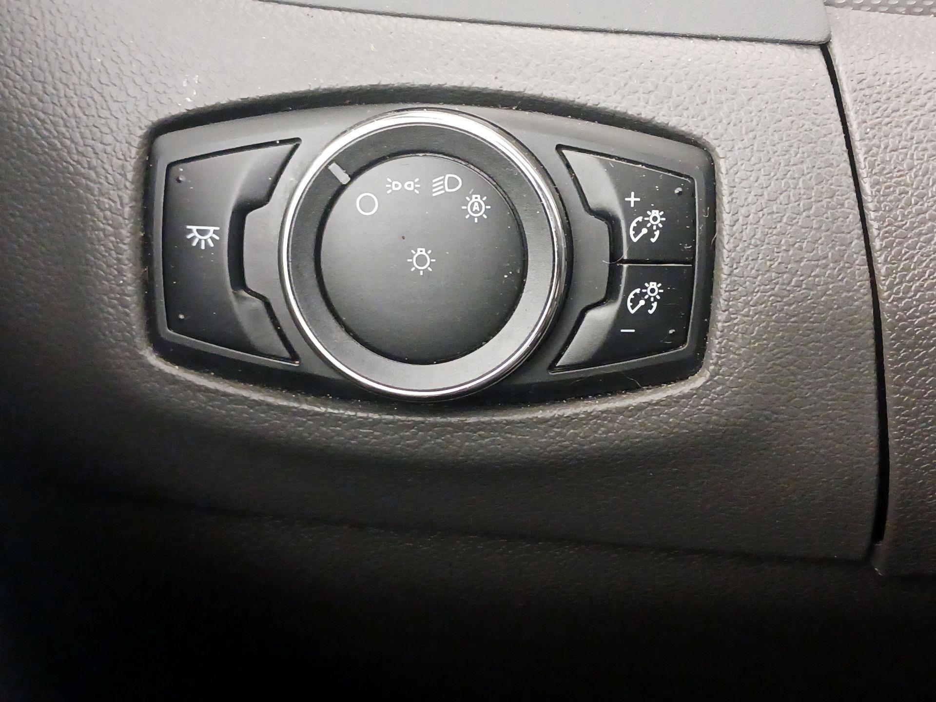 Thumbnail: 2014 Ford Edge - 13