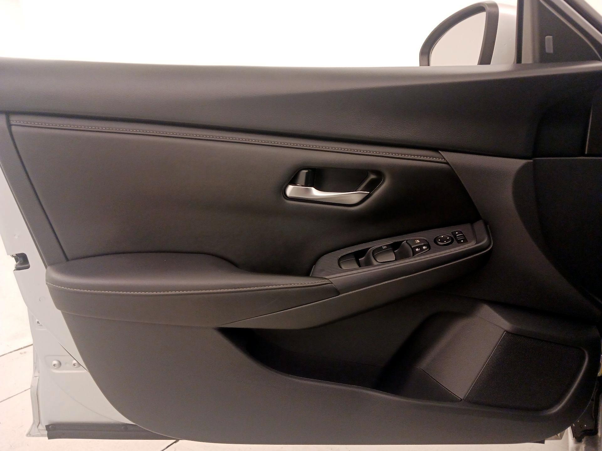 Thumbnail: 2023 Nissan Sentra - 12
