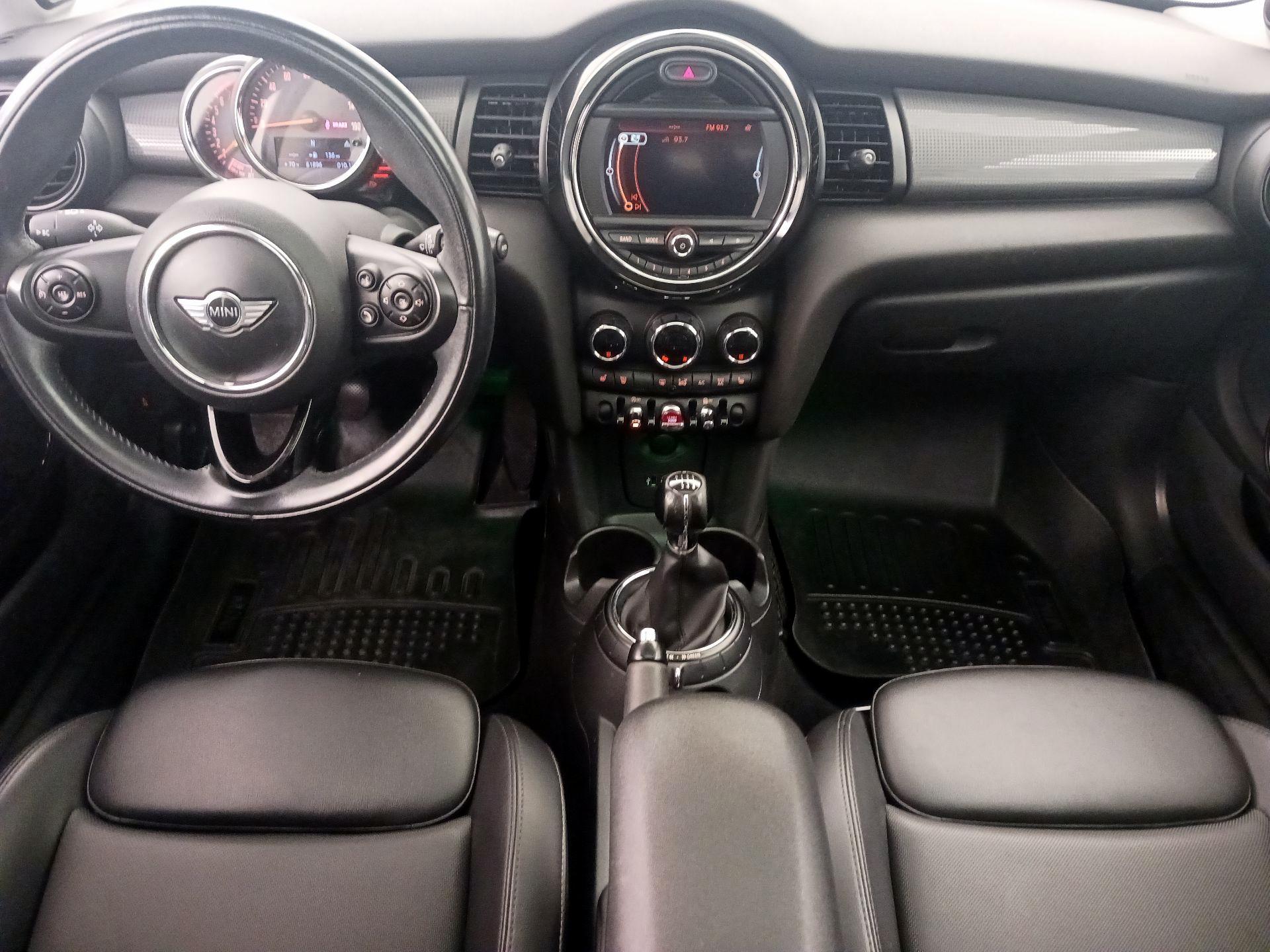 Thumbnail: 2015 MINI Cooper Hardtop - 9