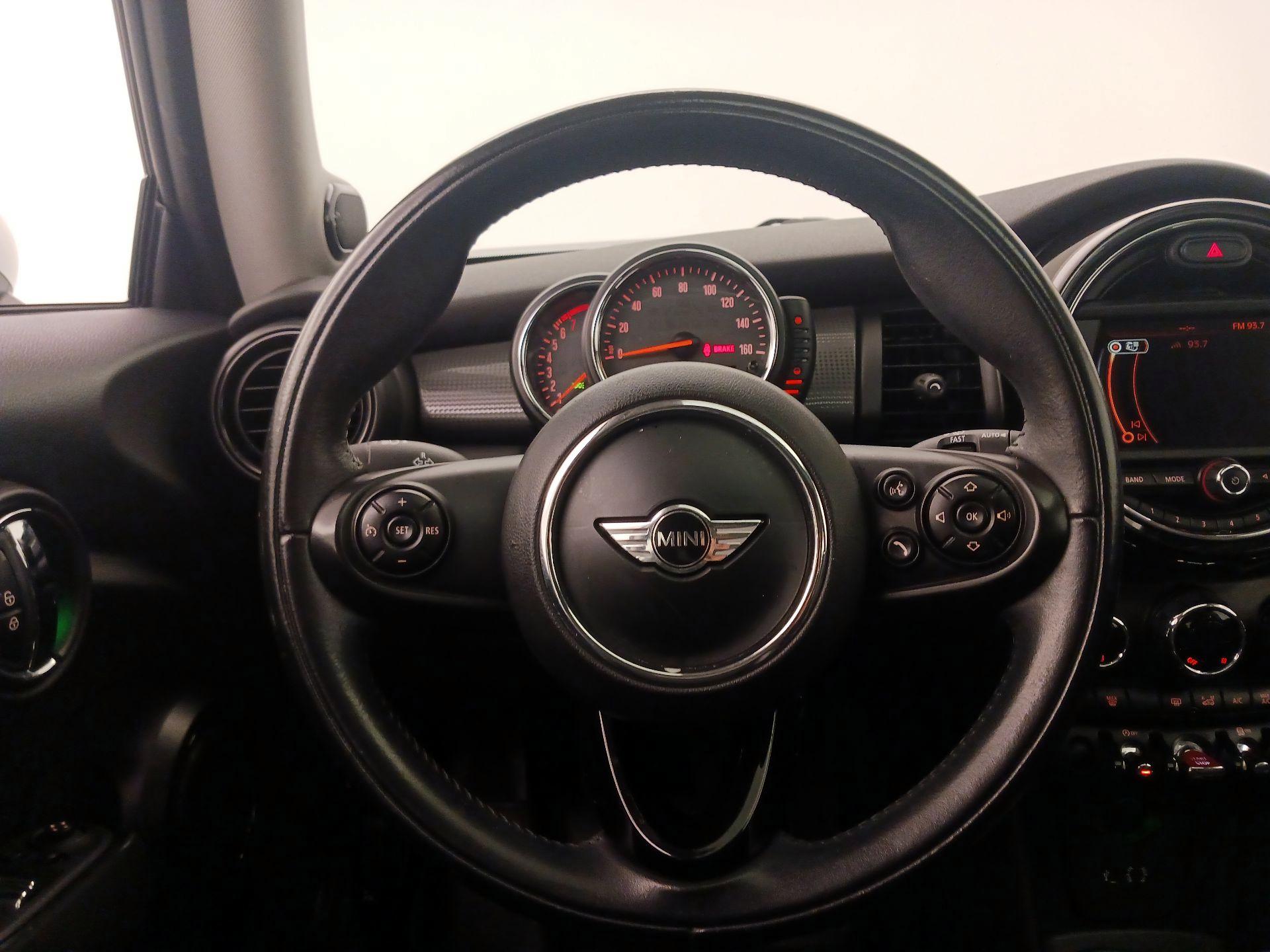 Thumbnail: 2015 MINI Cooper Hardtop - 10