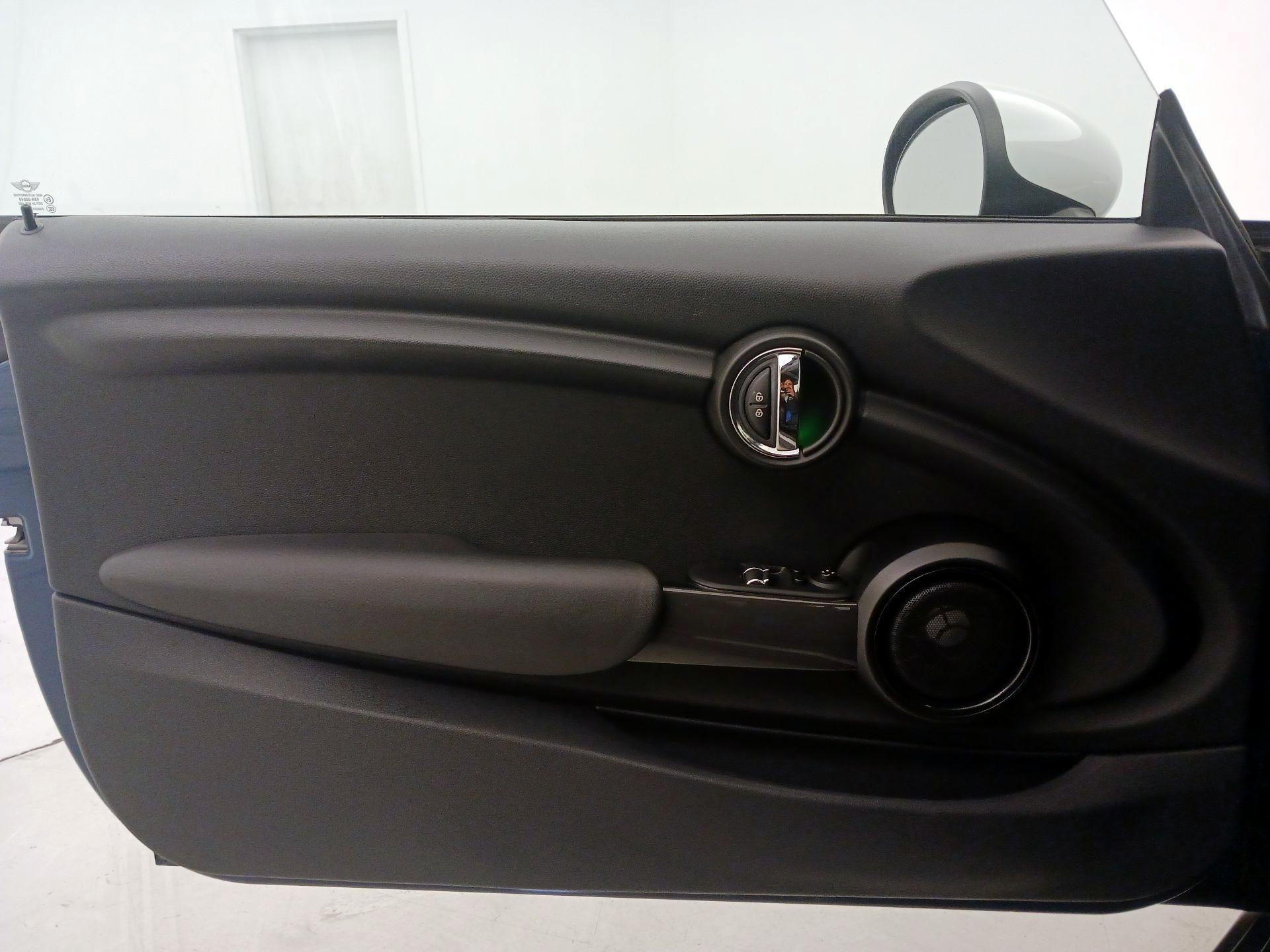 Thumbnail: 2015 MINI Cooper Hardtop - 12