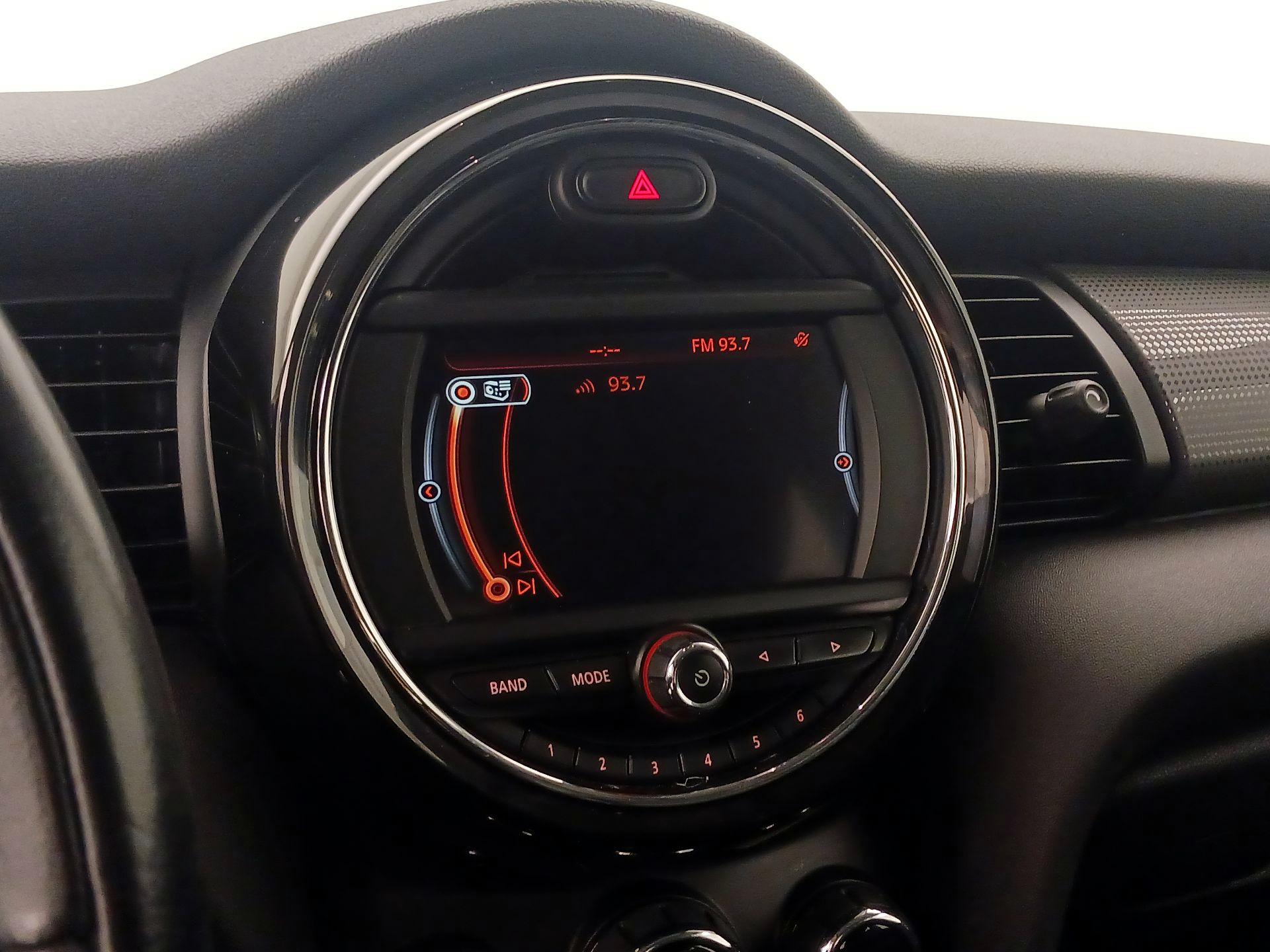 Thumbnail: 2015 MINI Cooper Hardtop - 14