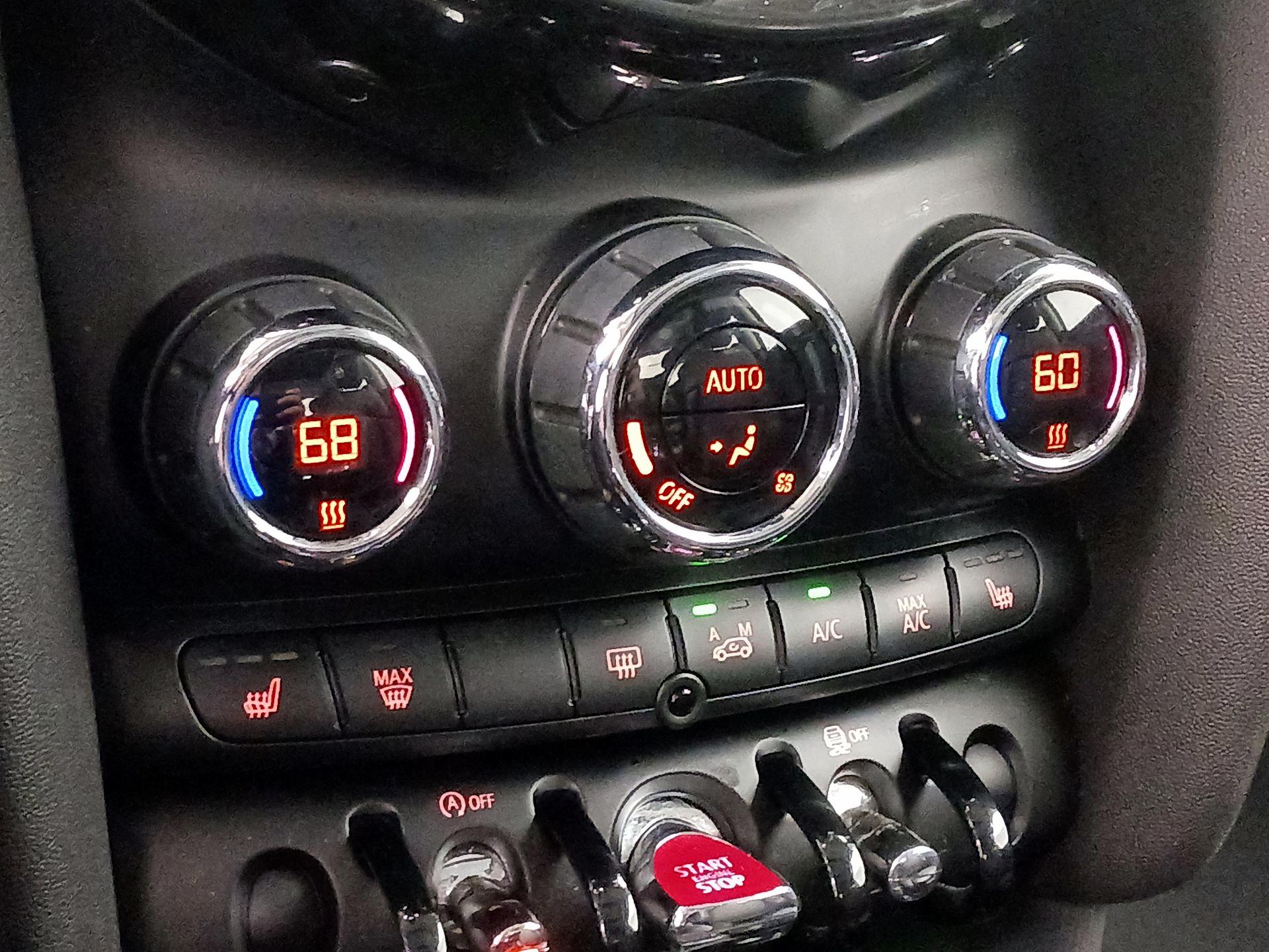 Thumbnail: 2015 MINI Cooper Hardtop - 15