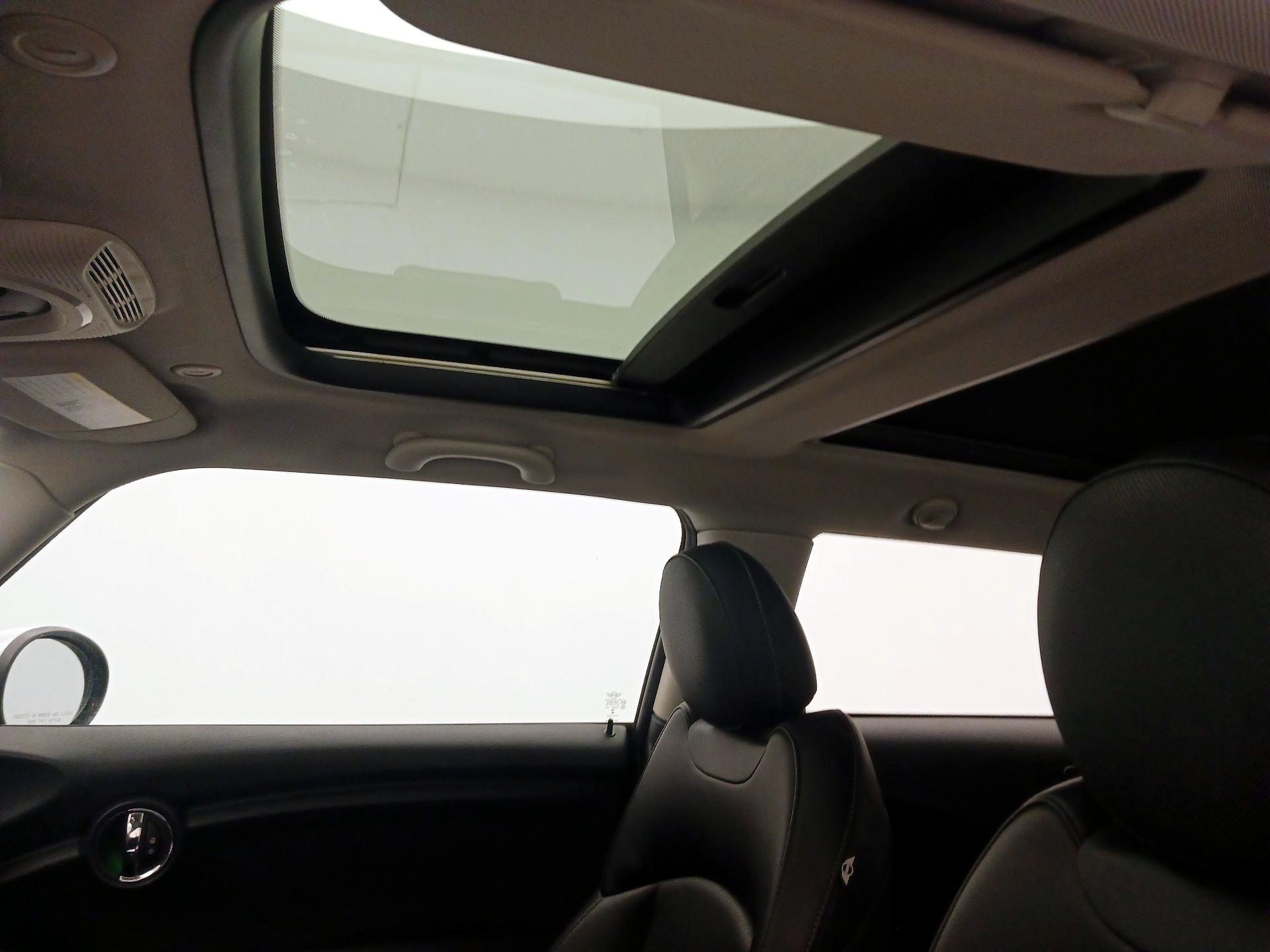 Thumbnail: 2015 MINI Cooper Hardtop - 18