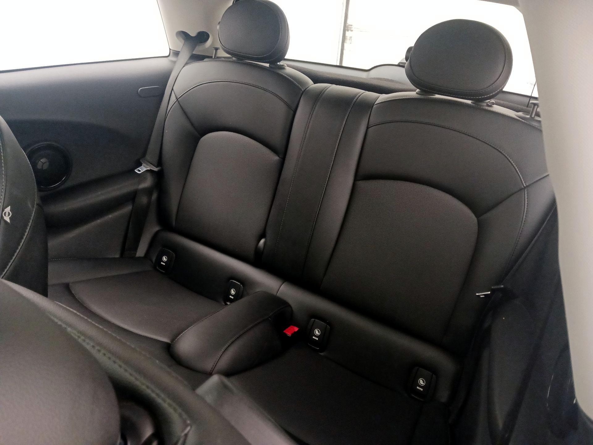 Thumbnail: 2015 MINI Cooper Hardtop - 19
