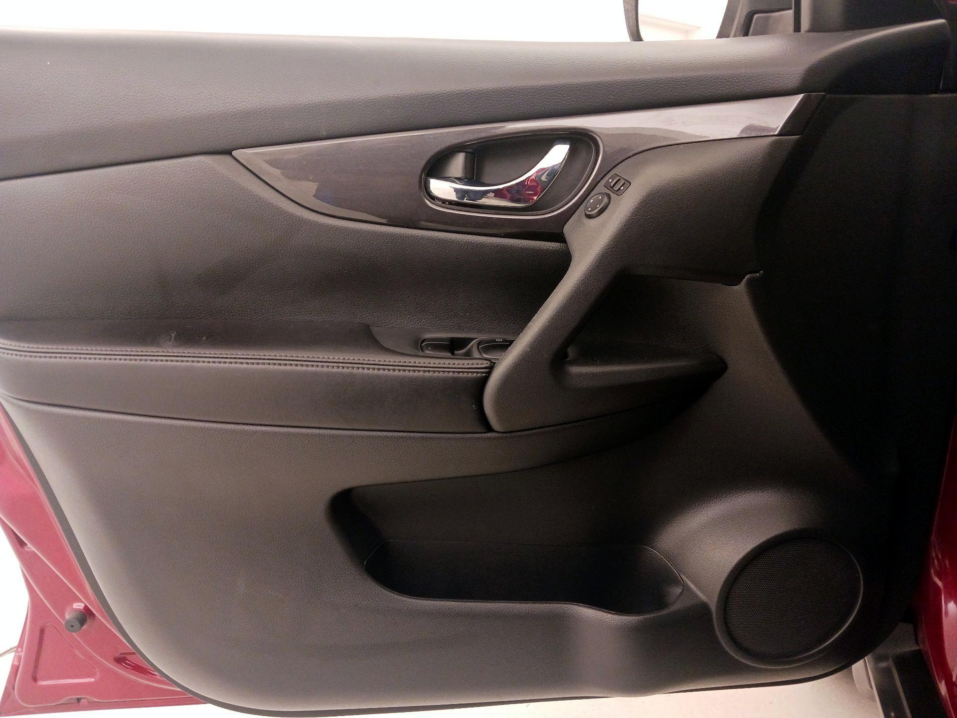 Thumbnail: 2019 Nissan Rogue - 12