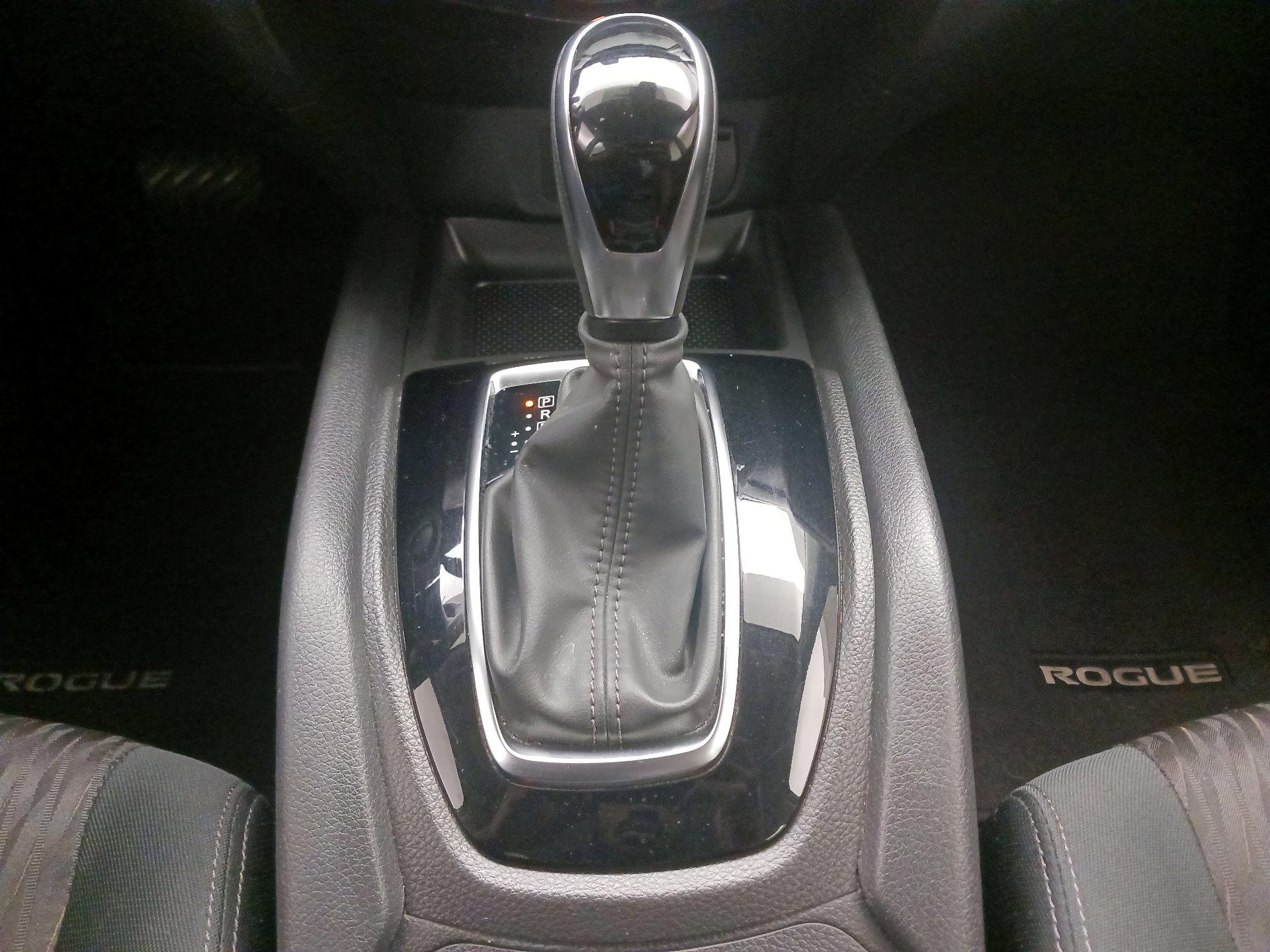 Thumbnail: 2019 Nissan Rogue - 17