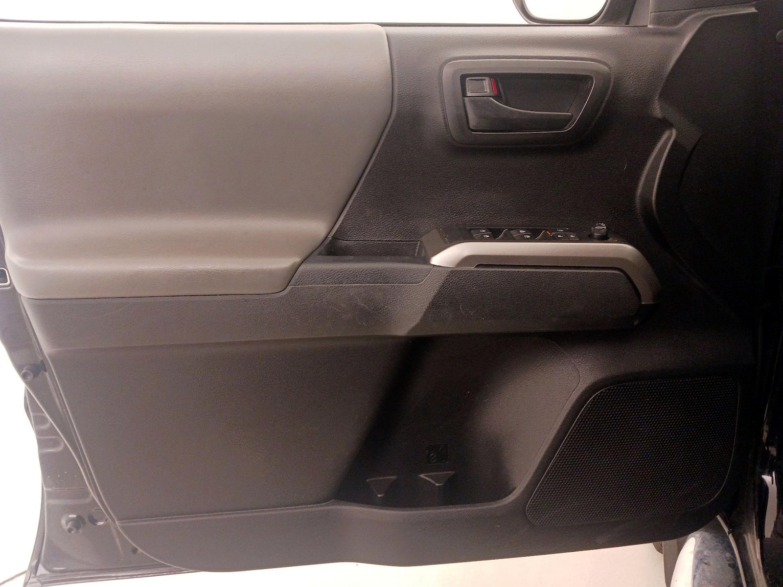 2022 Toyota Tacoma SR5 - Photo 13