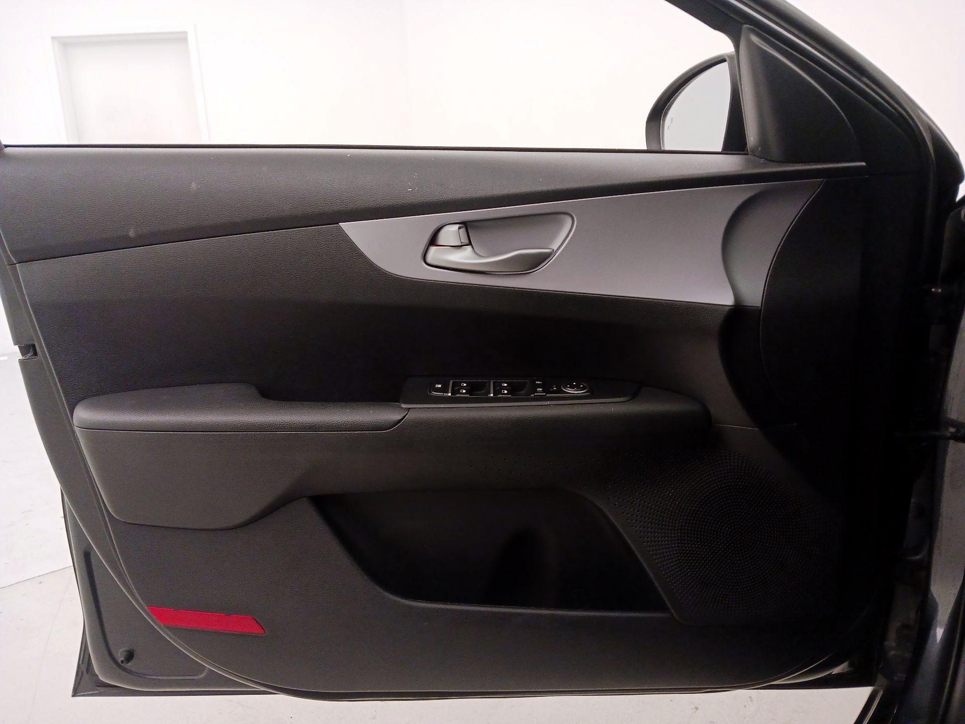 Thumbnail: 2022 Kia Forte - 12