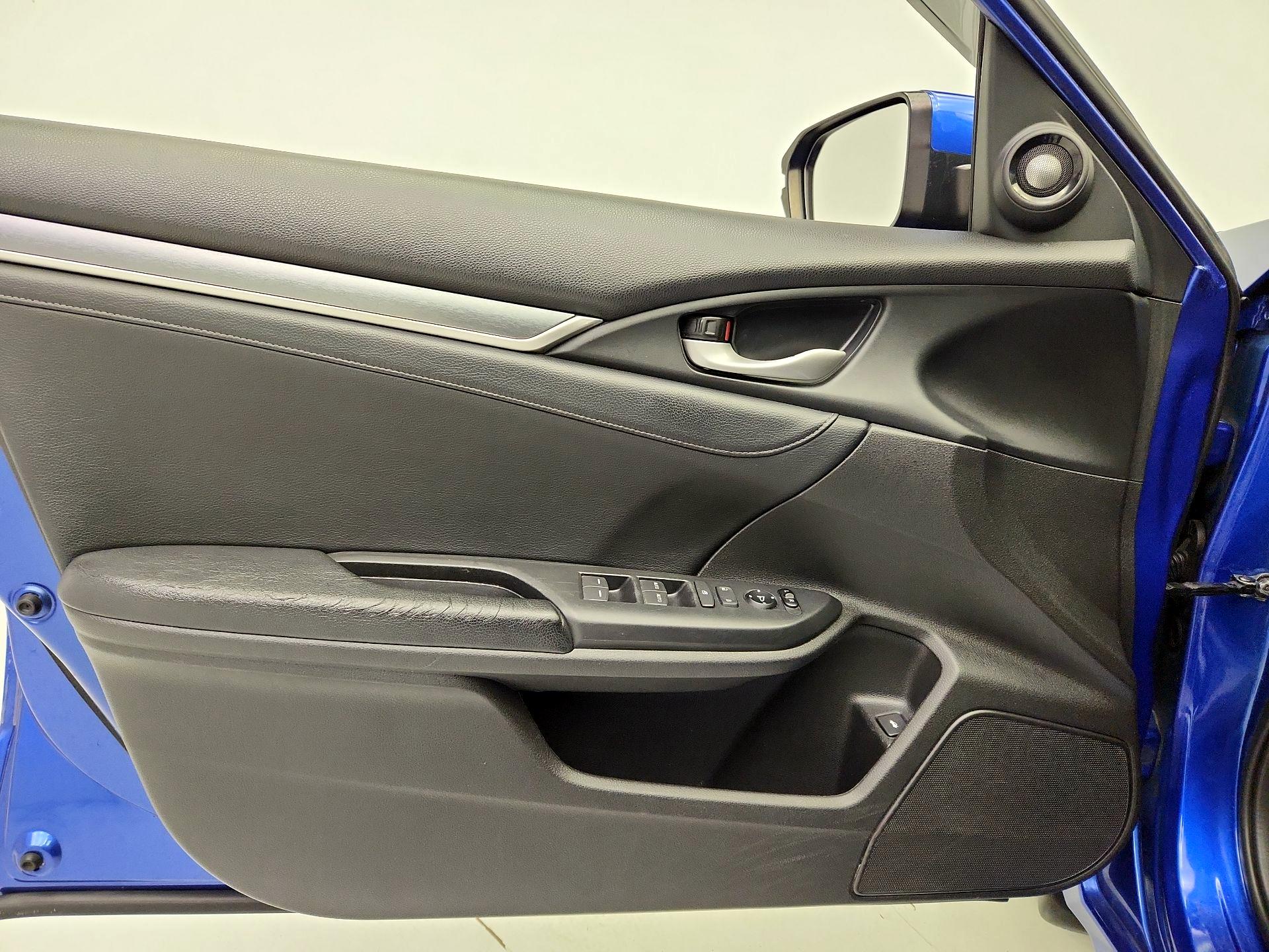 Thumbnail: 2017 Honda Civic - 12