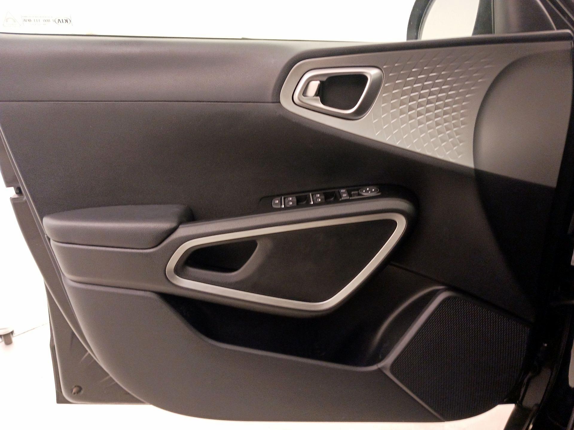 Thumbnail: 2020 Kia Soul - 12