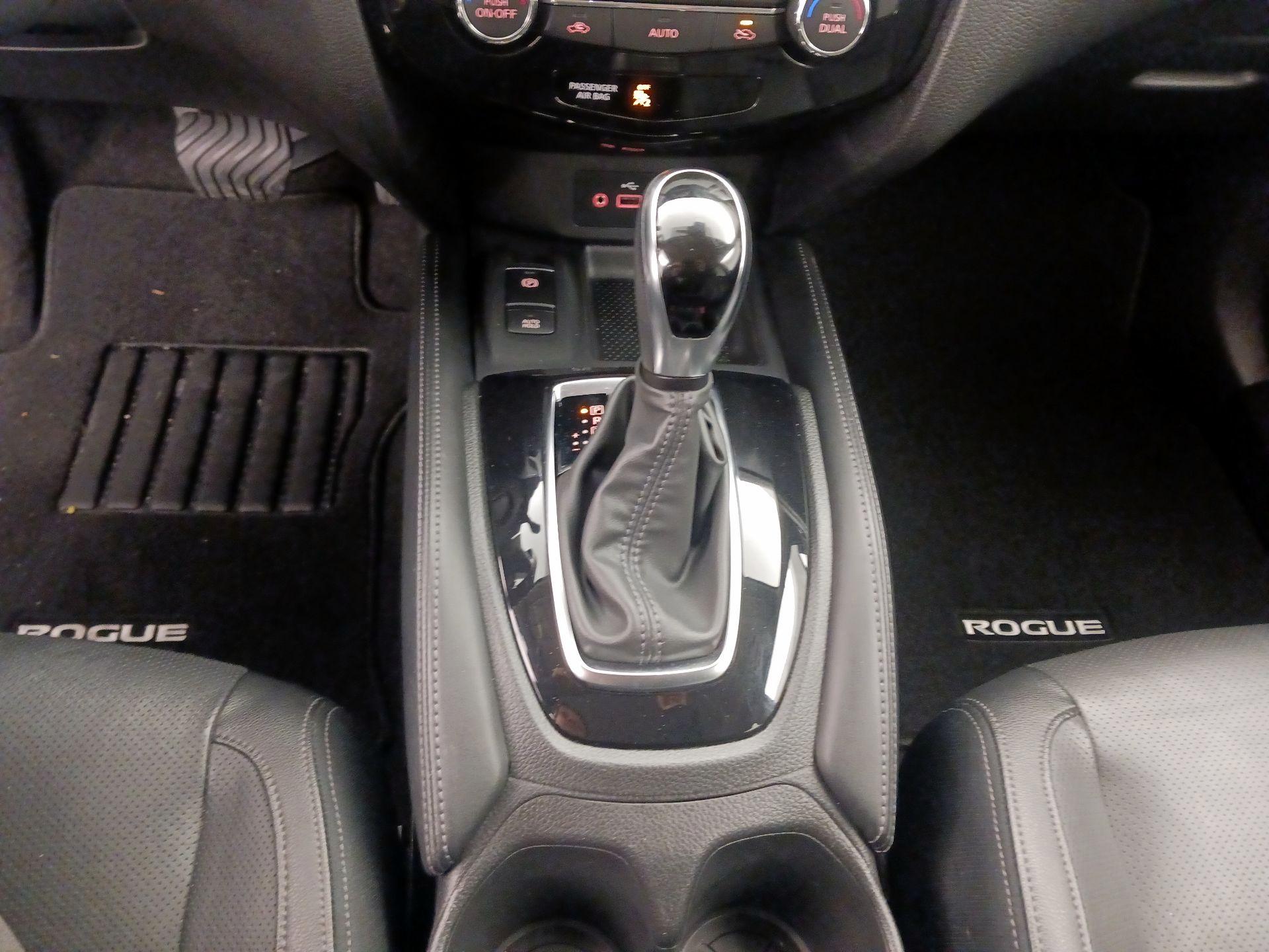 Thumbnail: 2020 Nissan Rogue - 18