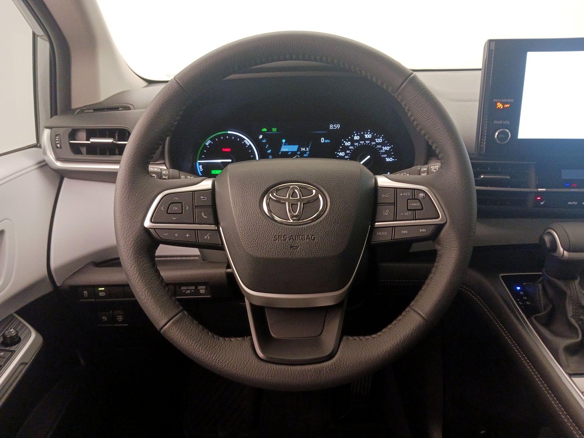 Thumbnail: 2025 Toyota Sienna - 10