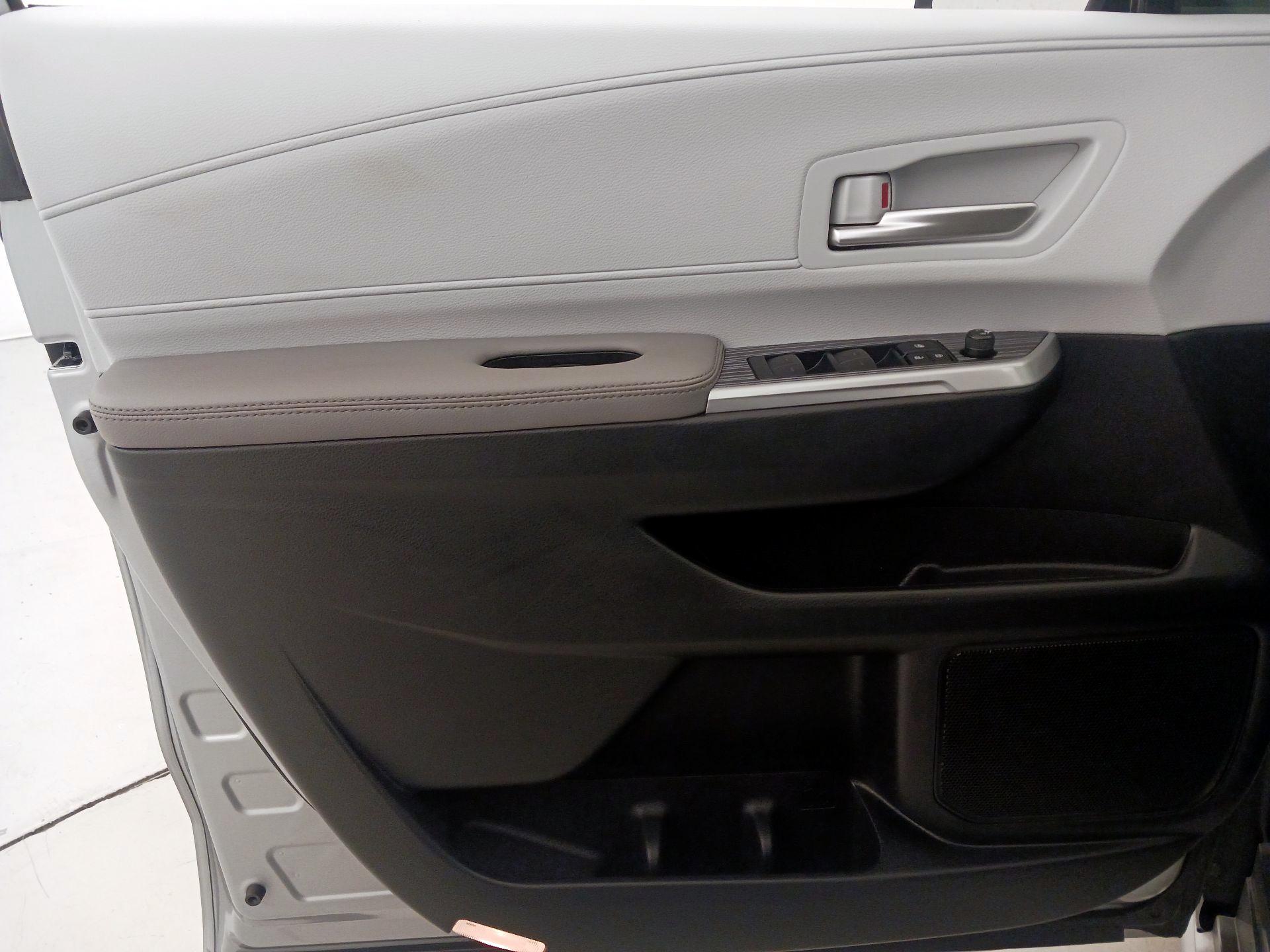Thumbnail: 2025 Toyota Sienna - 12
