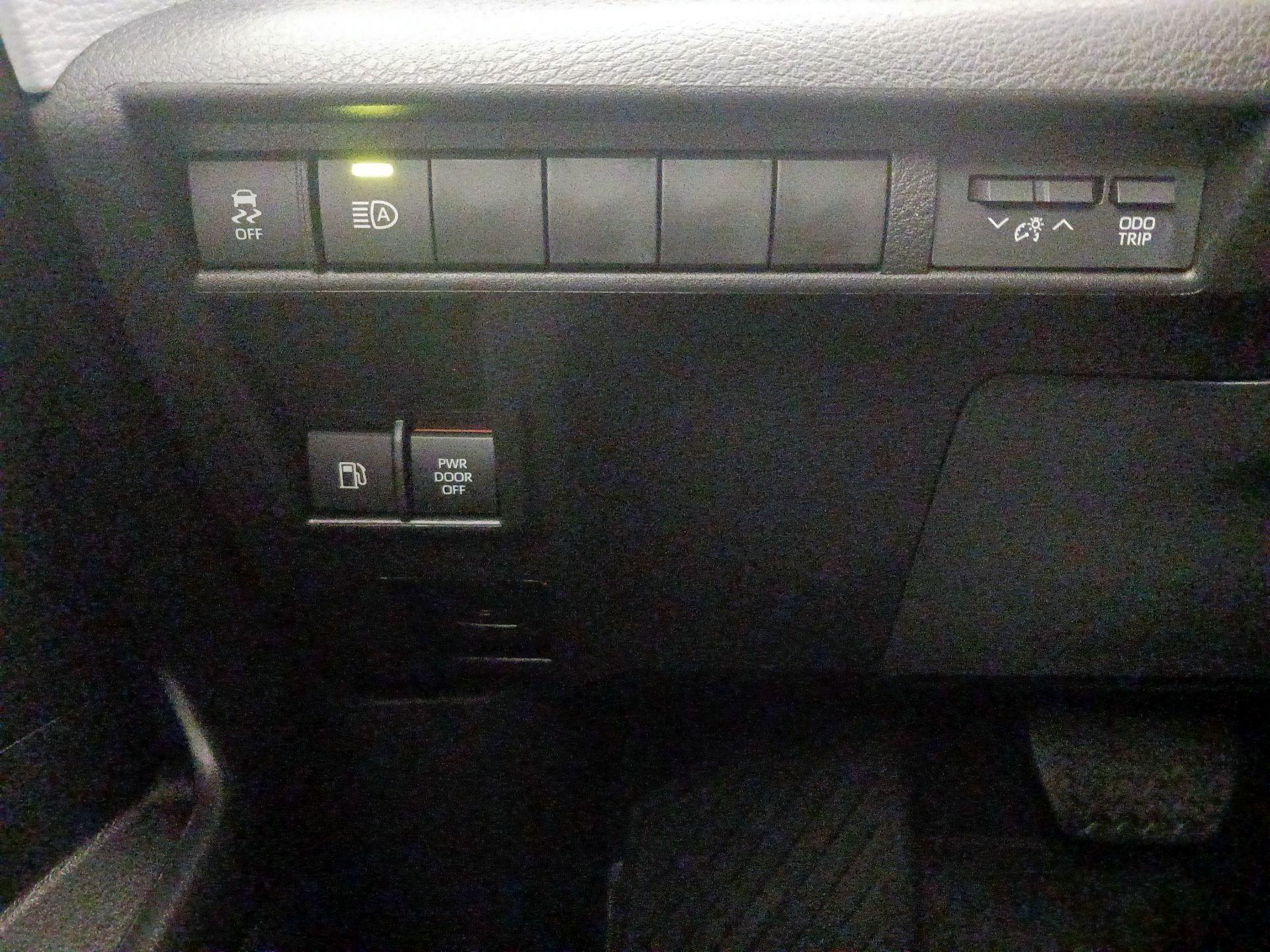 Thumbnail: 2025 Toyota Sienna - 13