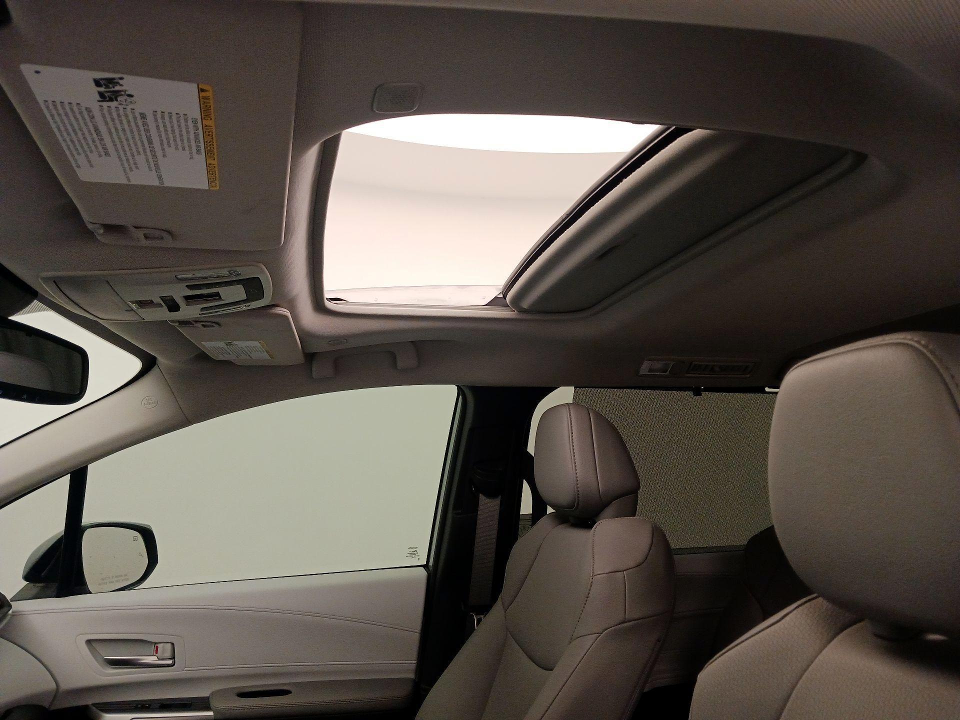 Thumbnail: 2025 Toyota Sienna - 19