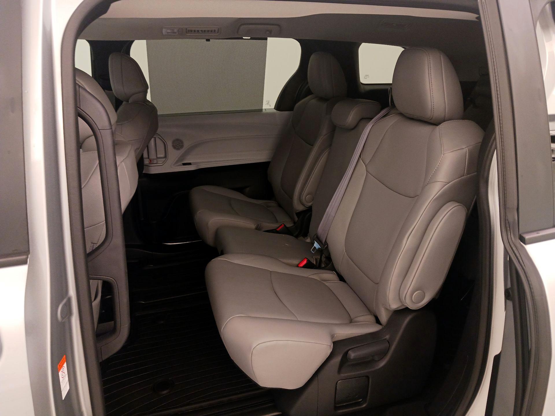 Thumbnail: 2025 Toyota Sienna - 20