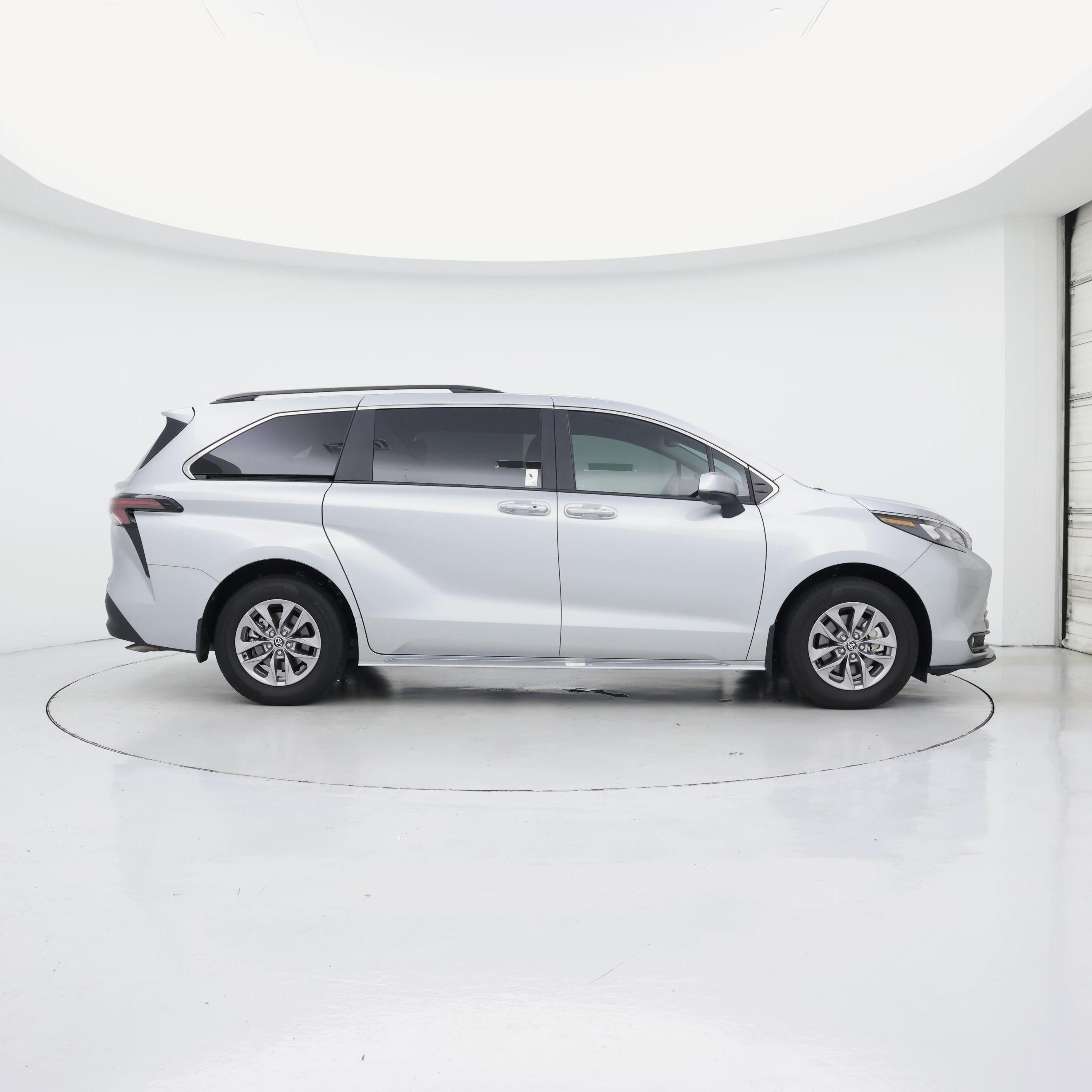 Thumbnail: 2025 Toyota Sienna - 7