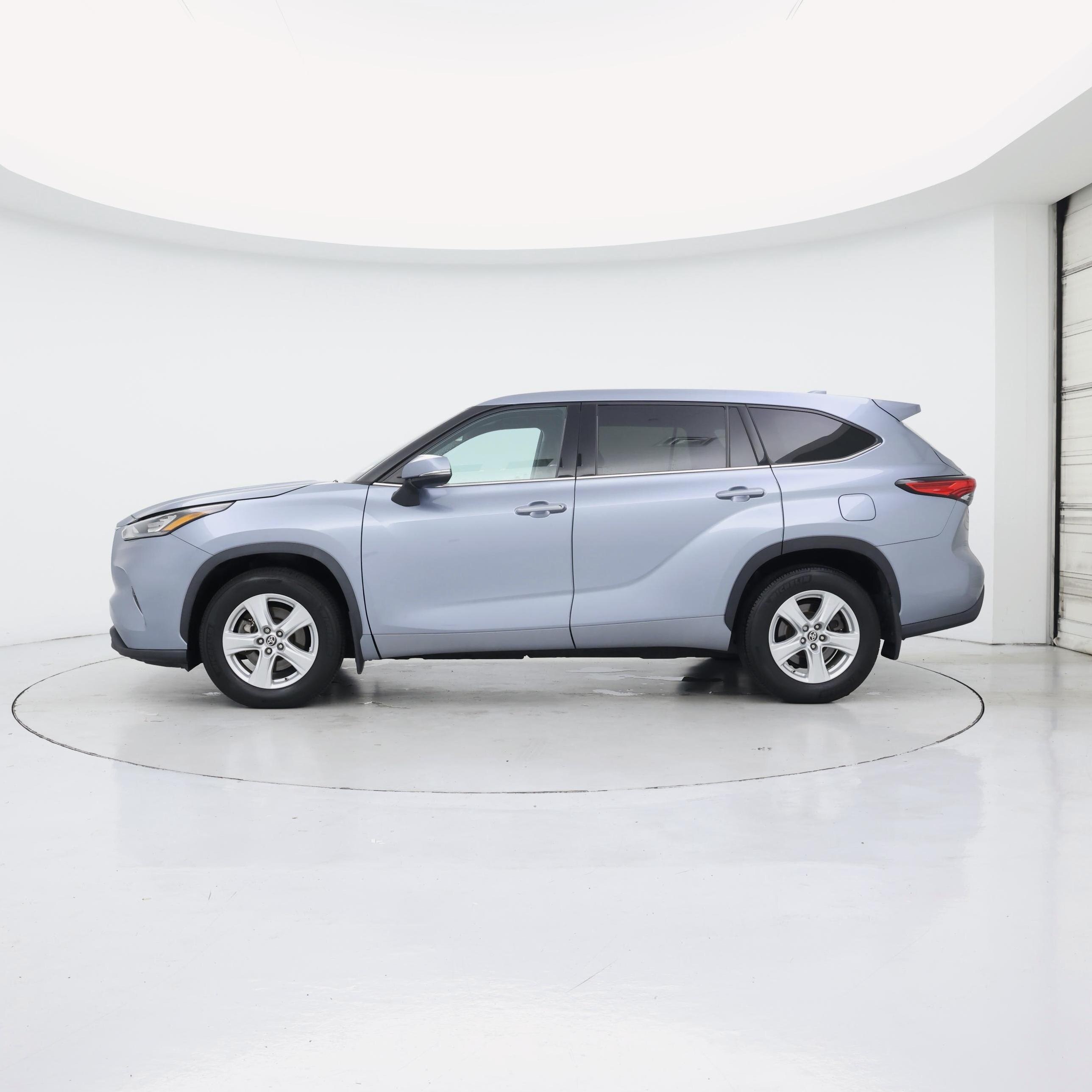 Thumbnail: 2020 Toyota Highlander - 3
