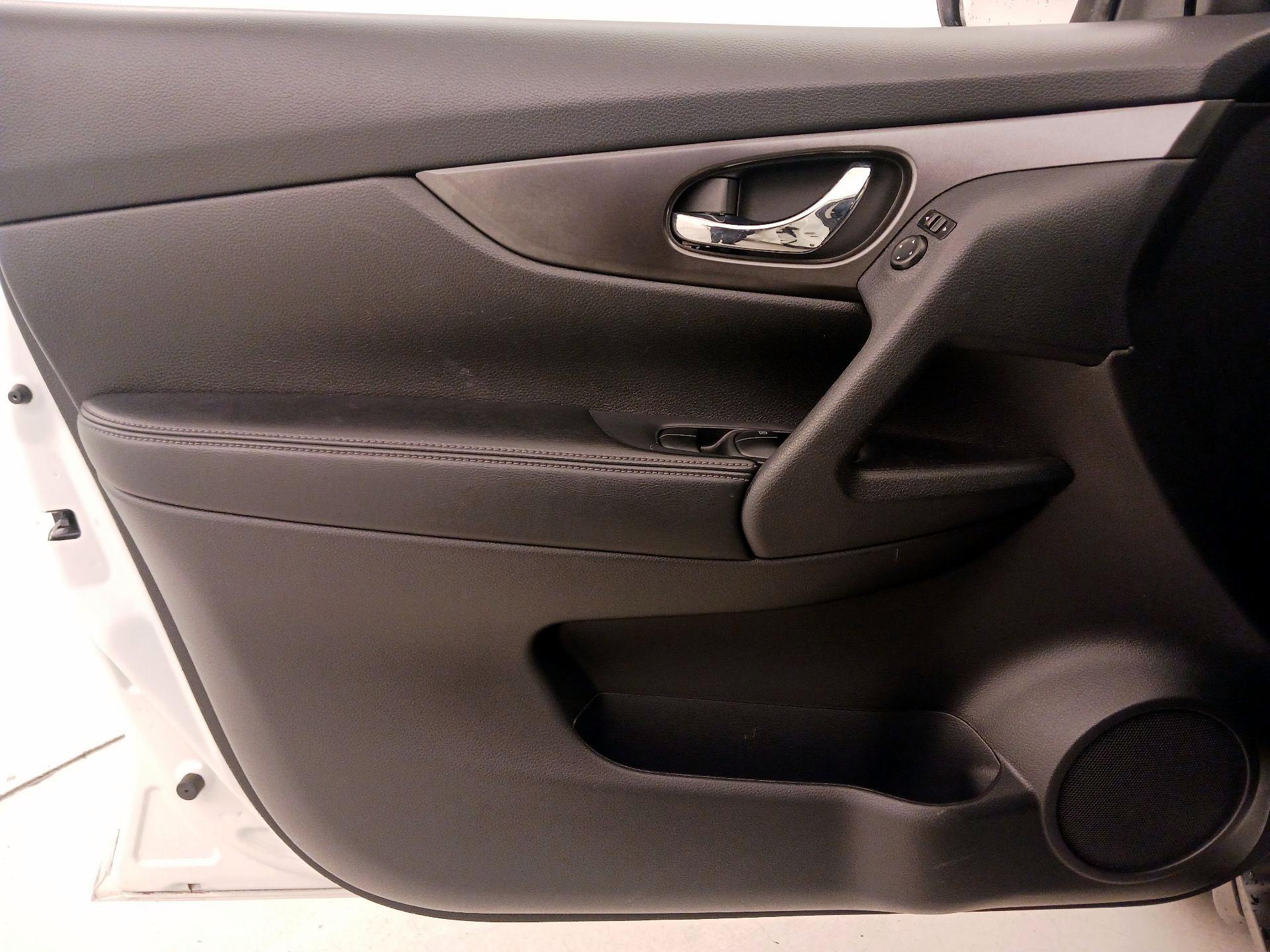 Thumbnail: 2015 Nissan Rogue - 12