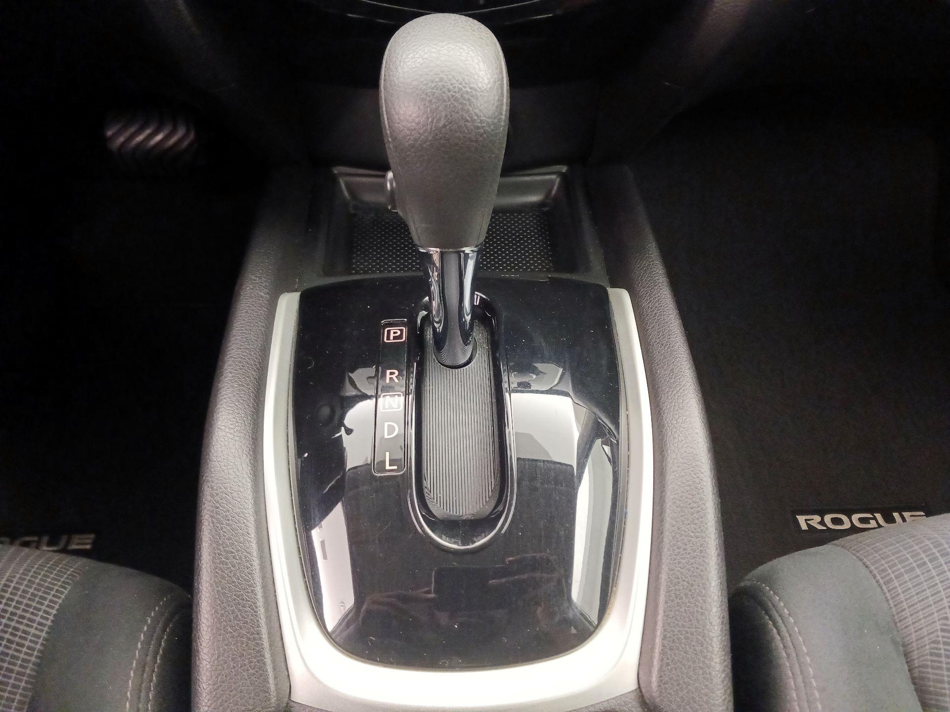 Thumbnail: 2015 Nissan Rogue - 17