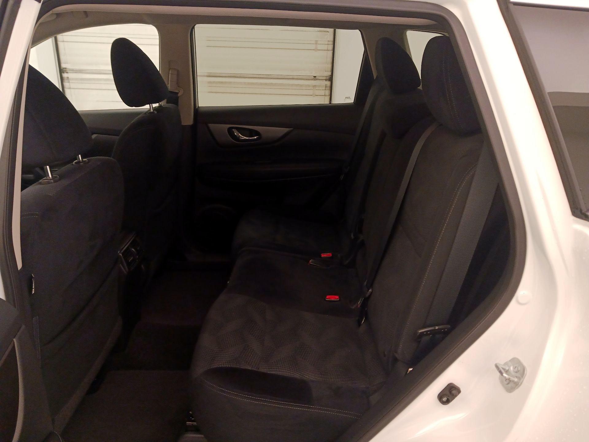 Thumbnail: 2015 Nissan Rogue - 19