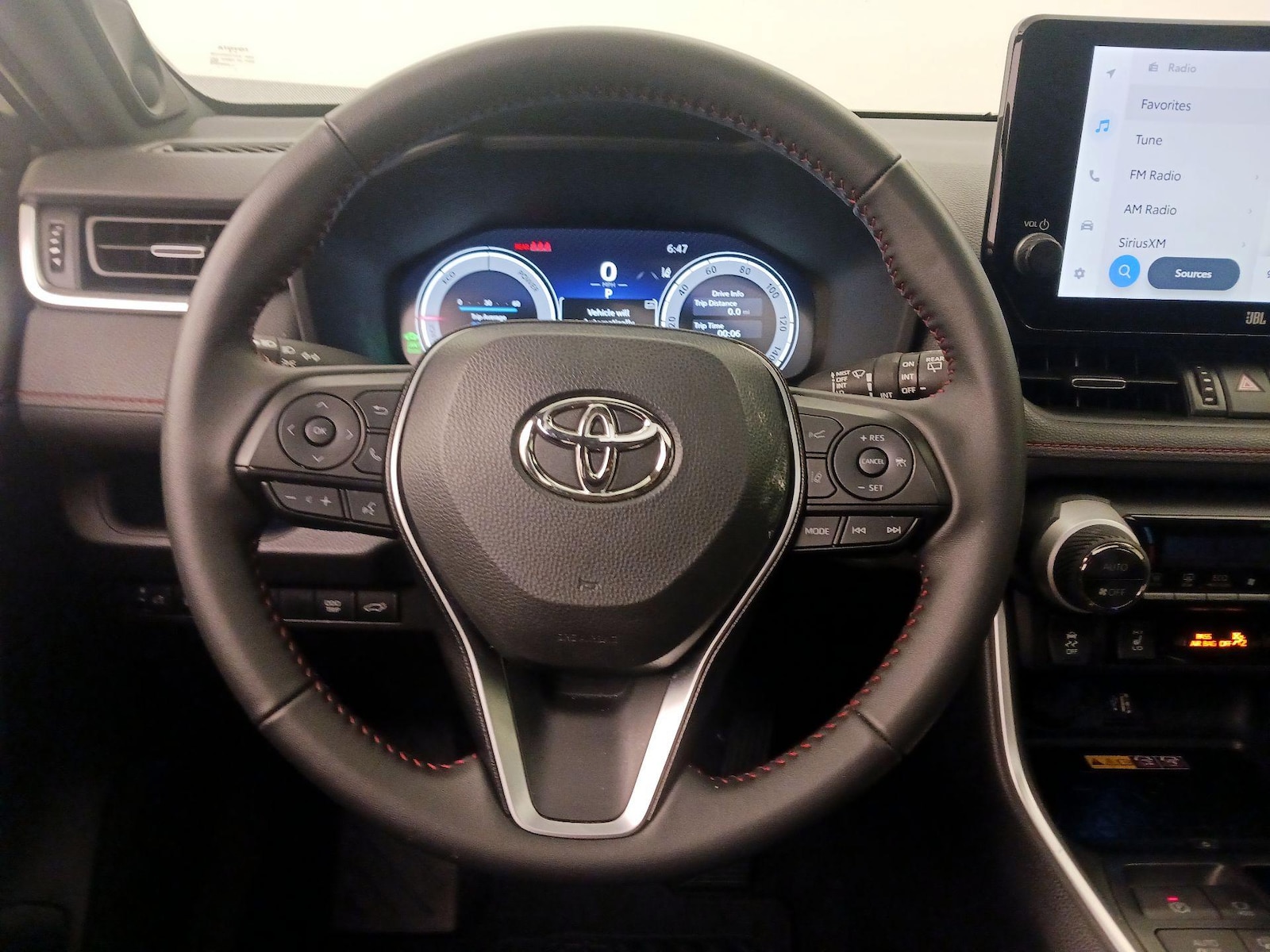 2025 Toyota RAV4 XSE - Photo 11