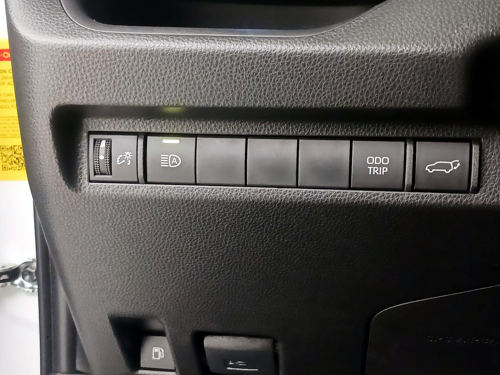 2025 Toyota RAV4 XSE - Photo 14