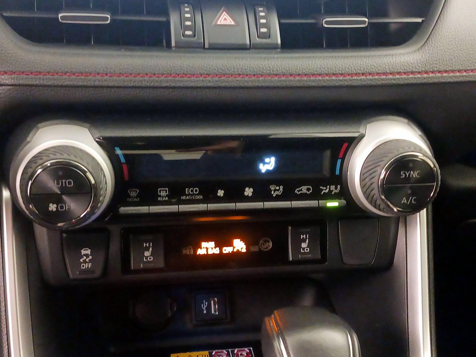2025 Toyota RAV4 XSE - Photo 17