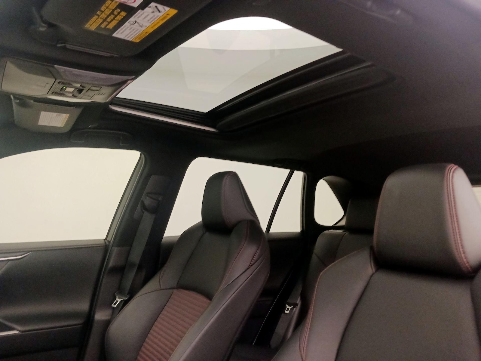2025 Toyota RAV4 XSE - Photo 20