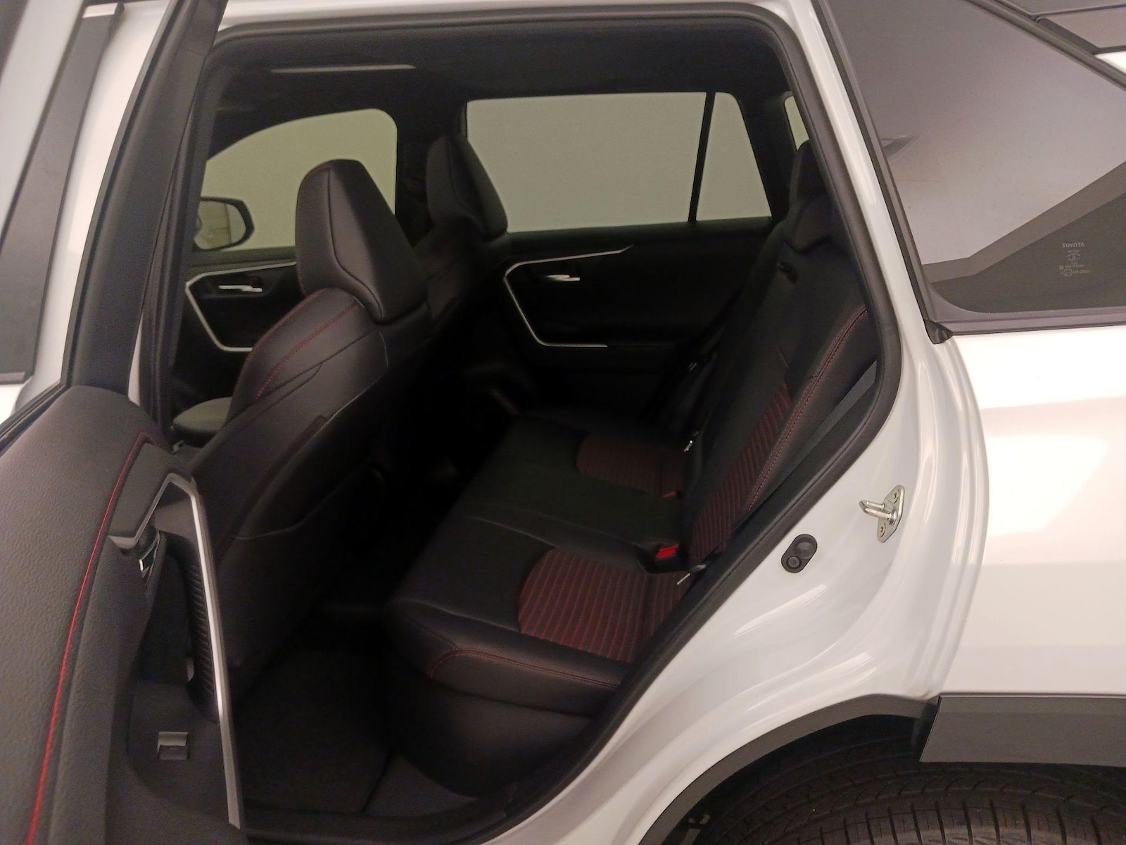 2025 Toyota RAV4 XSE - Photo 21