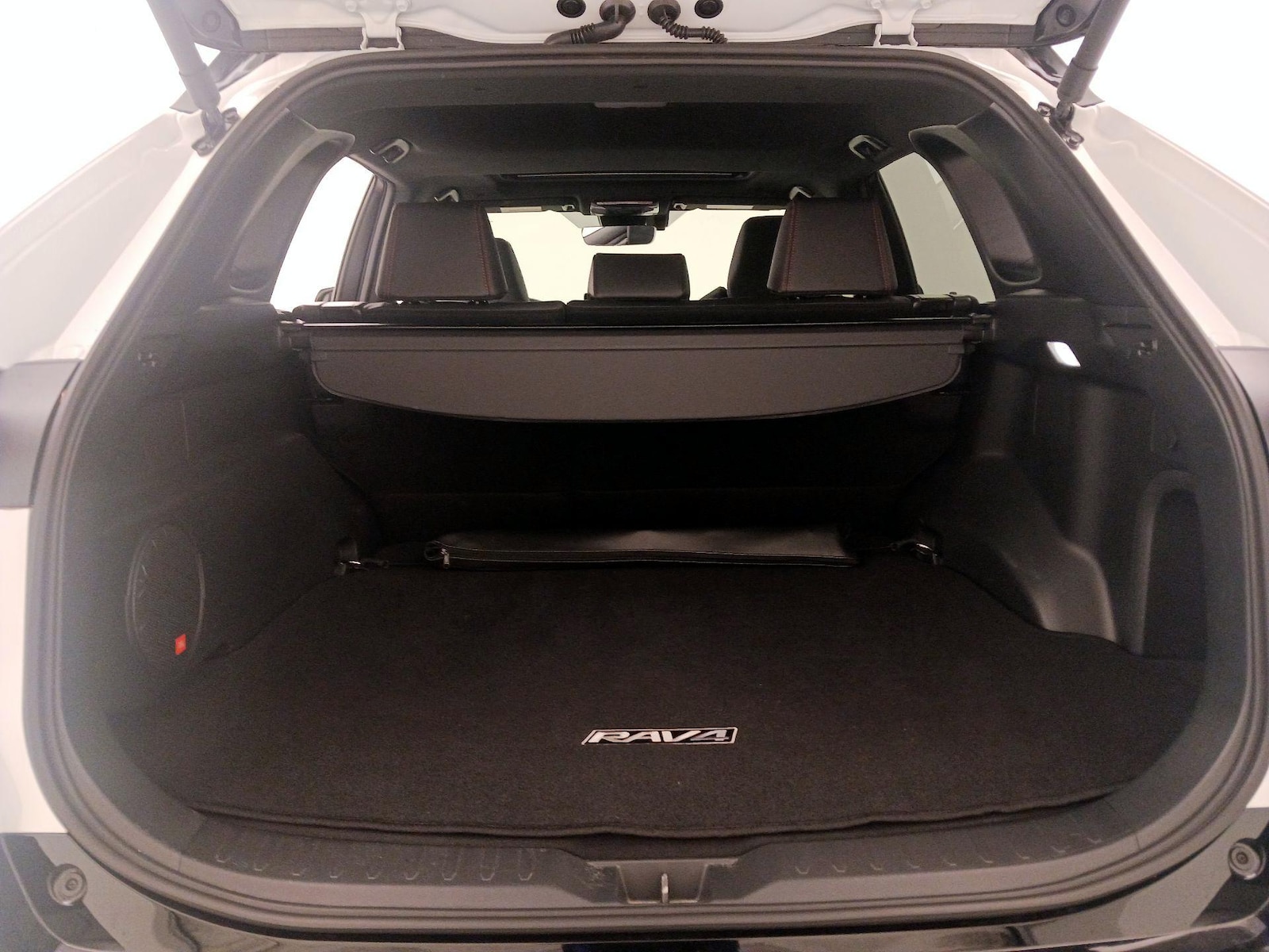 2025 Toyota RAV4 XSE - Photo 22