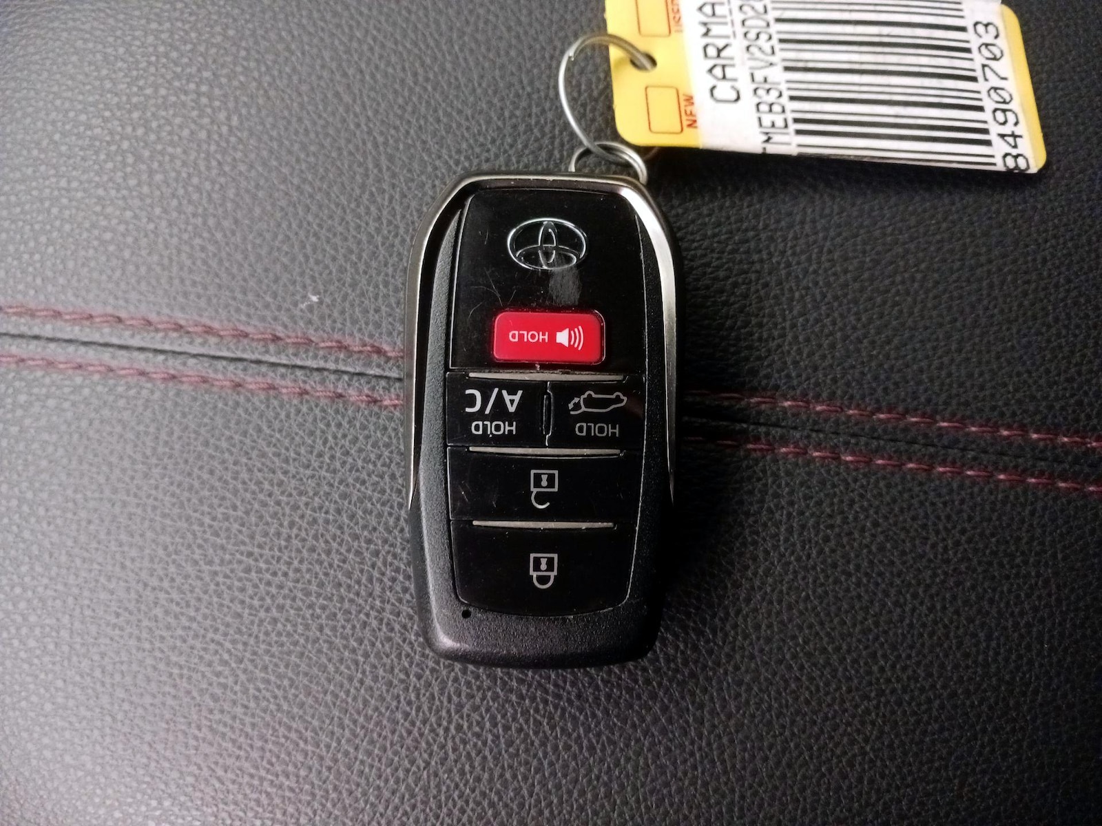 2025 Toyota RAV4 XSE - Photo 24