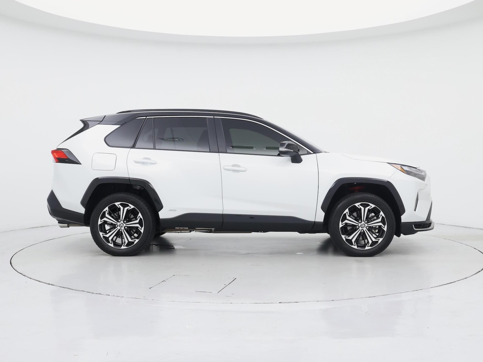 2025 Toyota RAV4 XSE - Photo 8