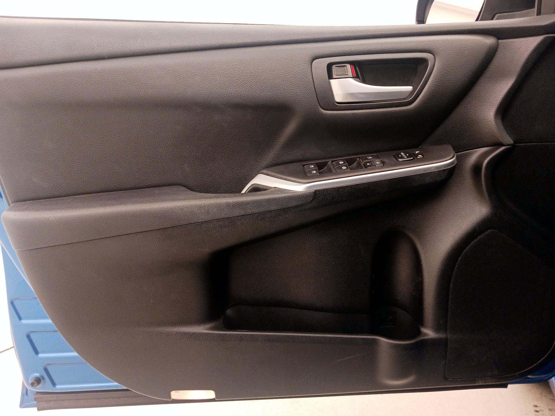Thumbnail: 2016 Toyota Camry - 12