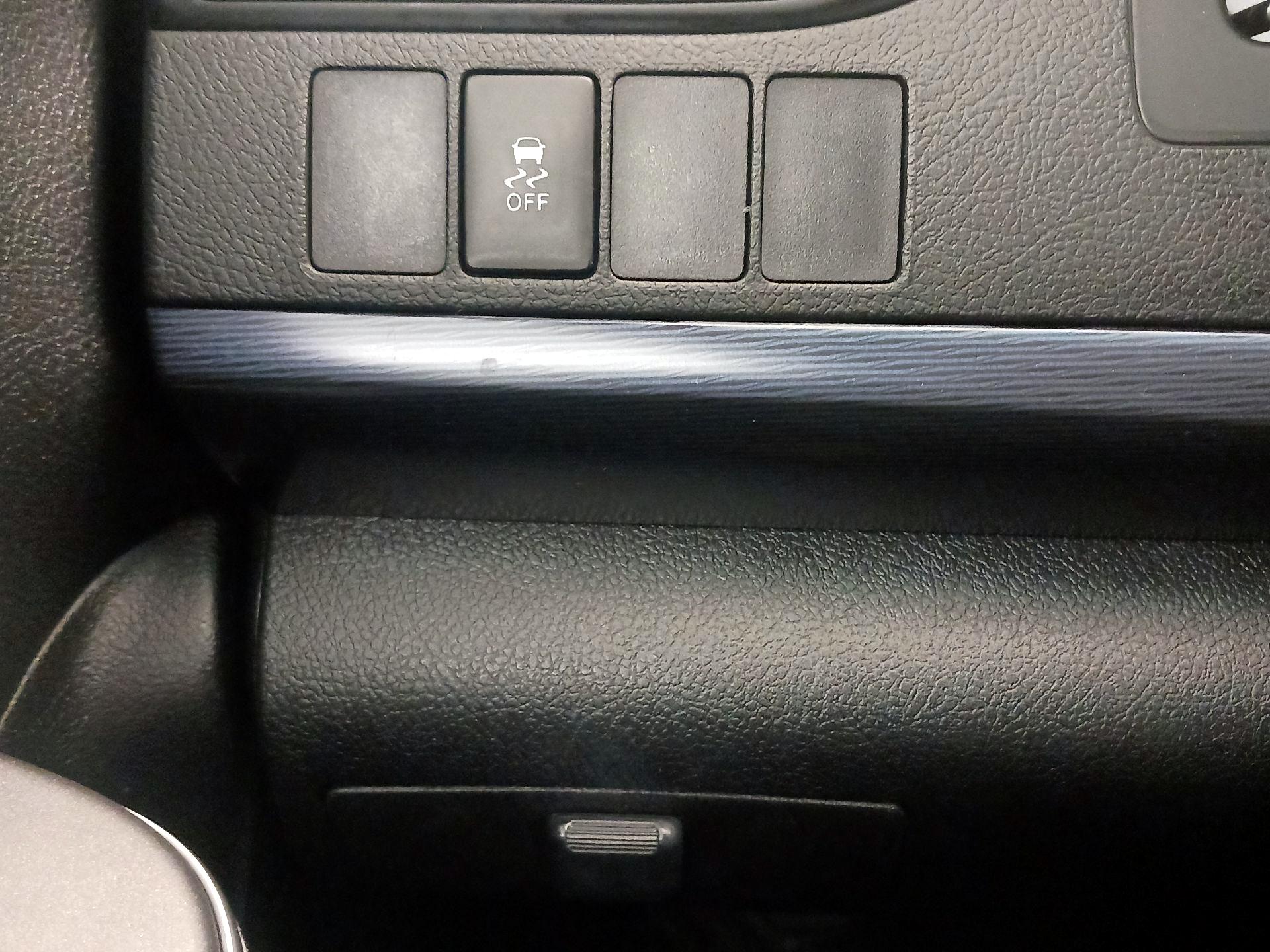 Thumbnail: 2016 Toyota Camry - 13