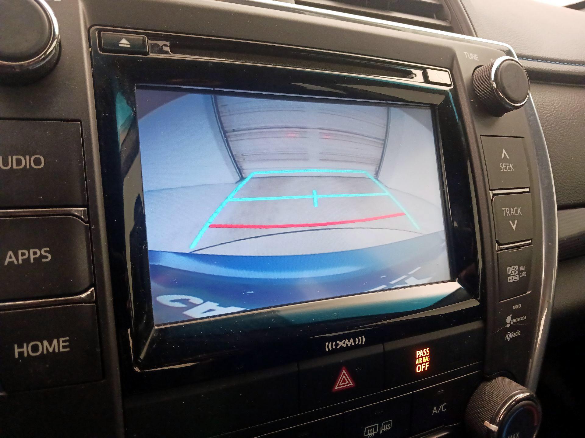 Thumbnail: 2016 Toyota Camry - 15