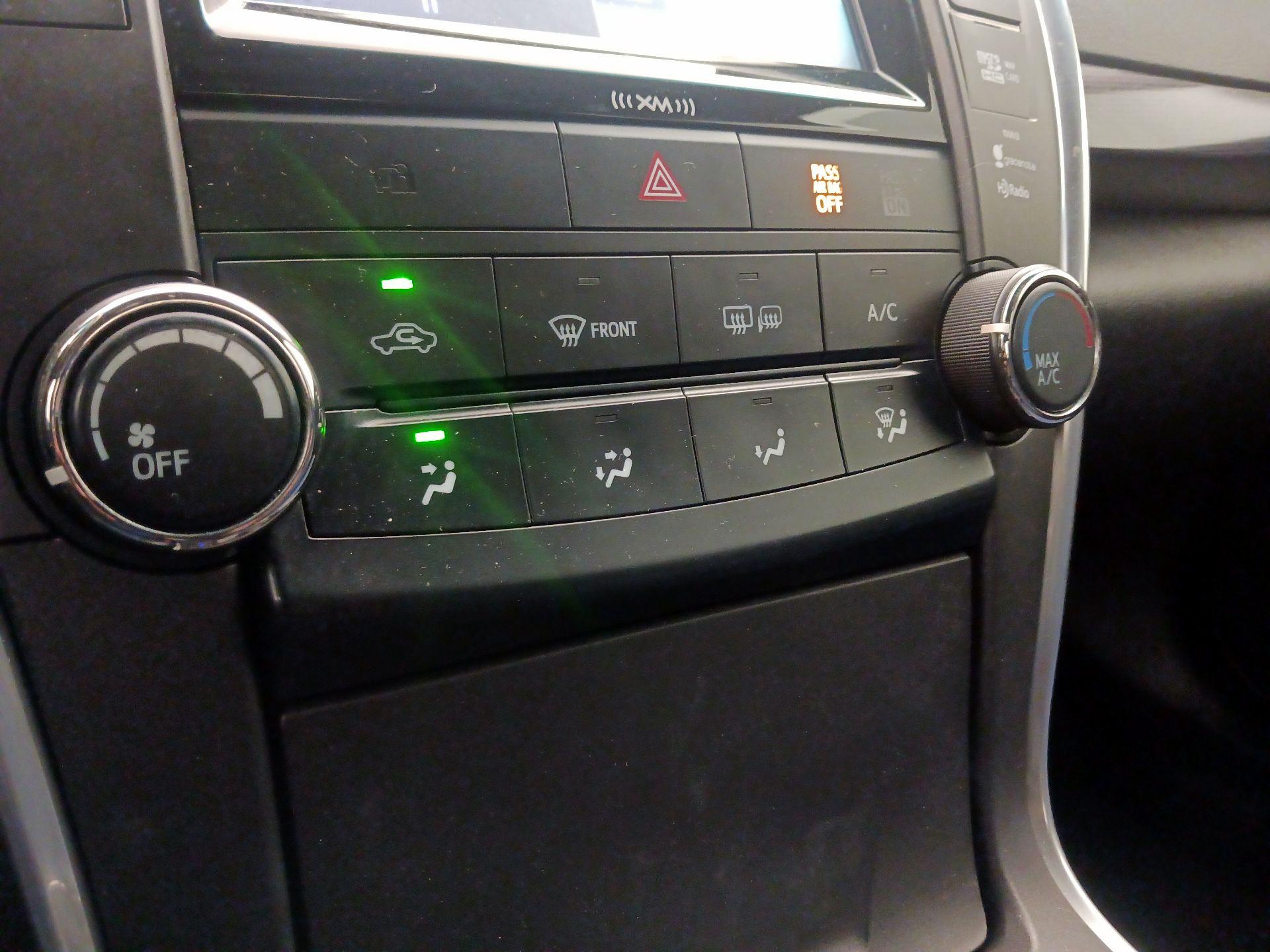 Thumbnail: 2016 Toyota Camry - 17