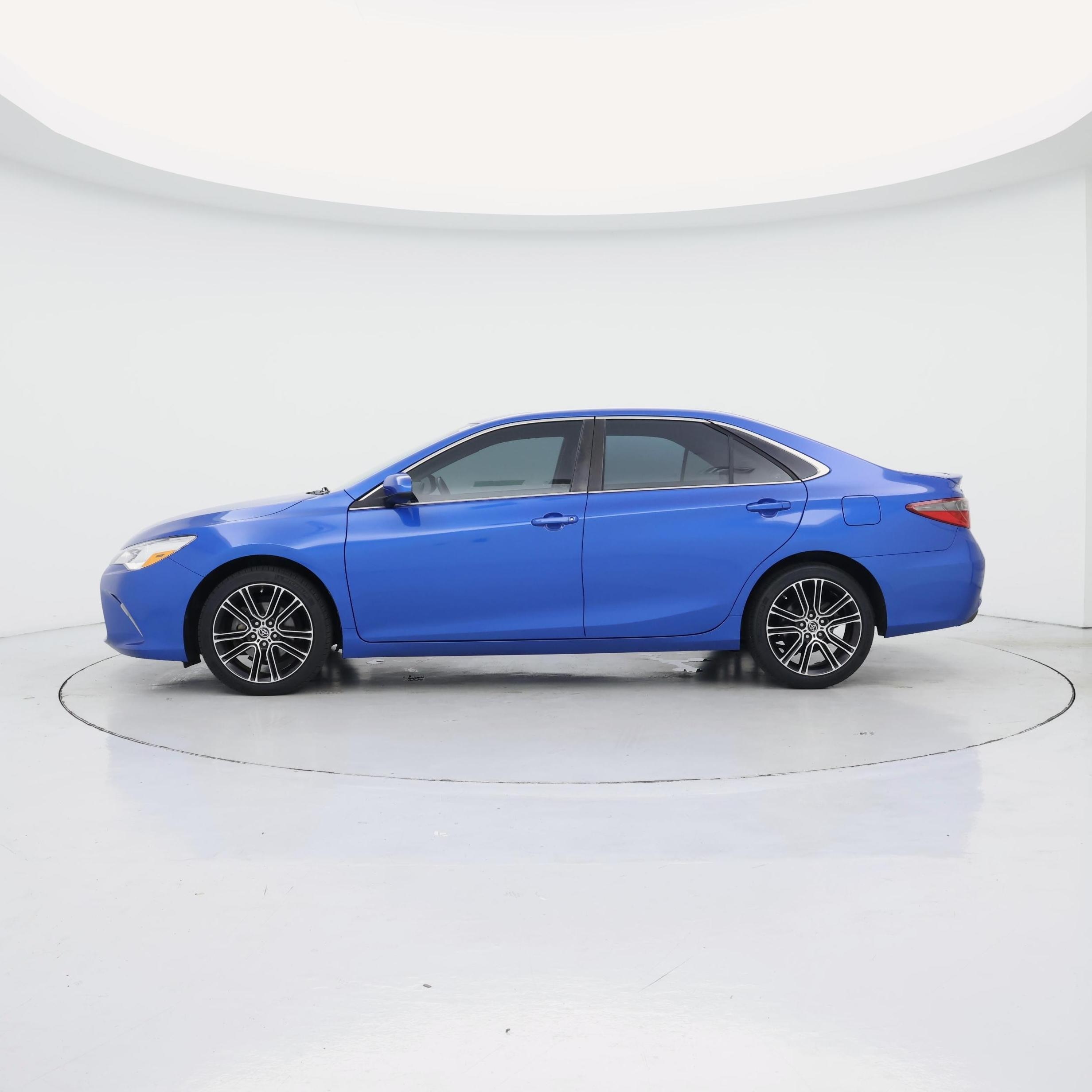 Thumbnail: 2016 Toyota Camry - 3