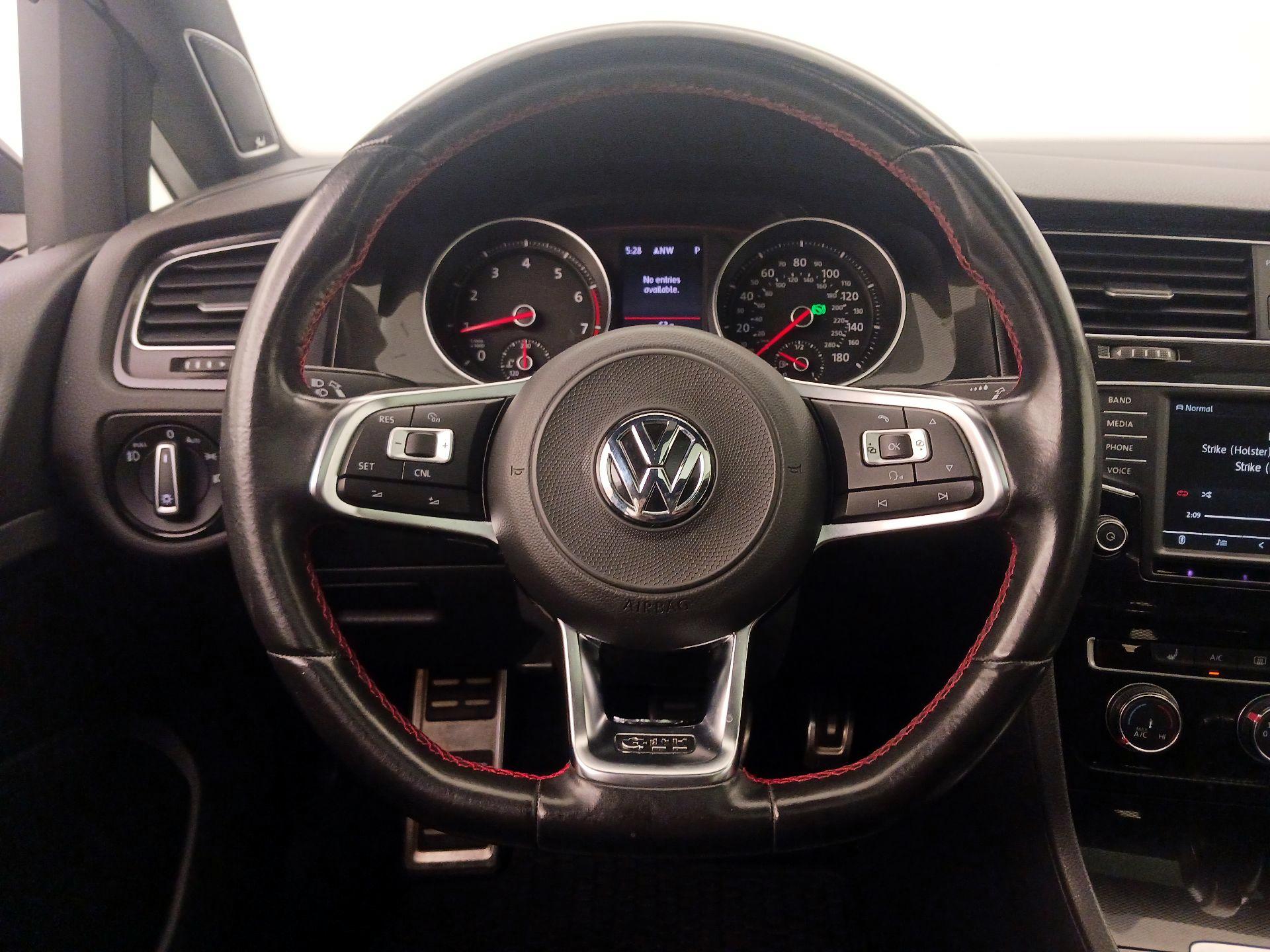 Thumbnail: 2017 Volkswagen Golf - 10
