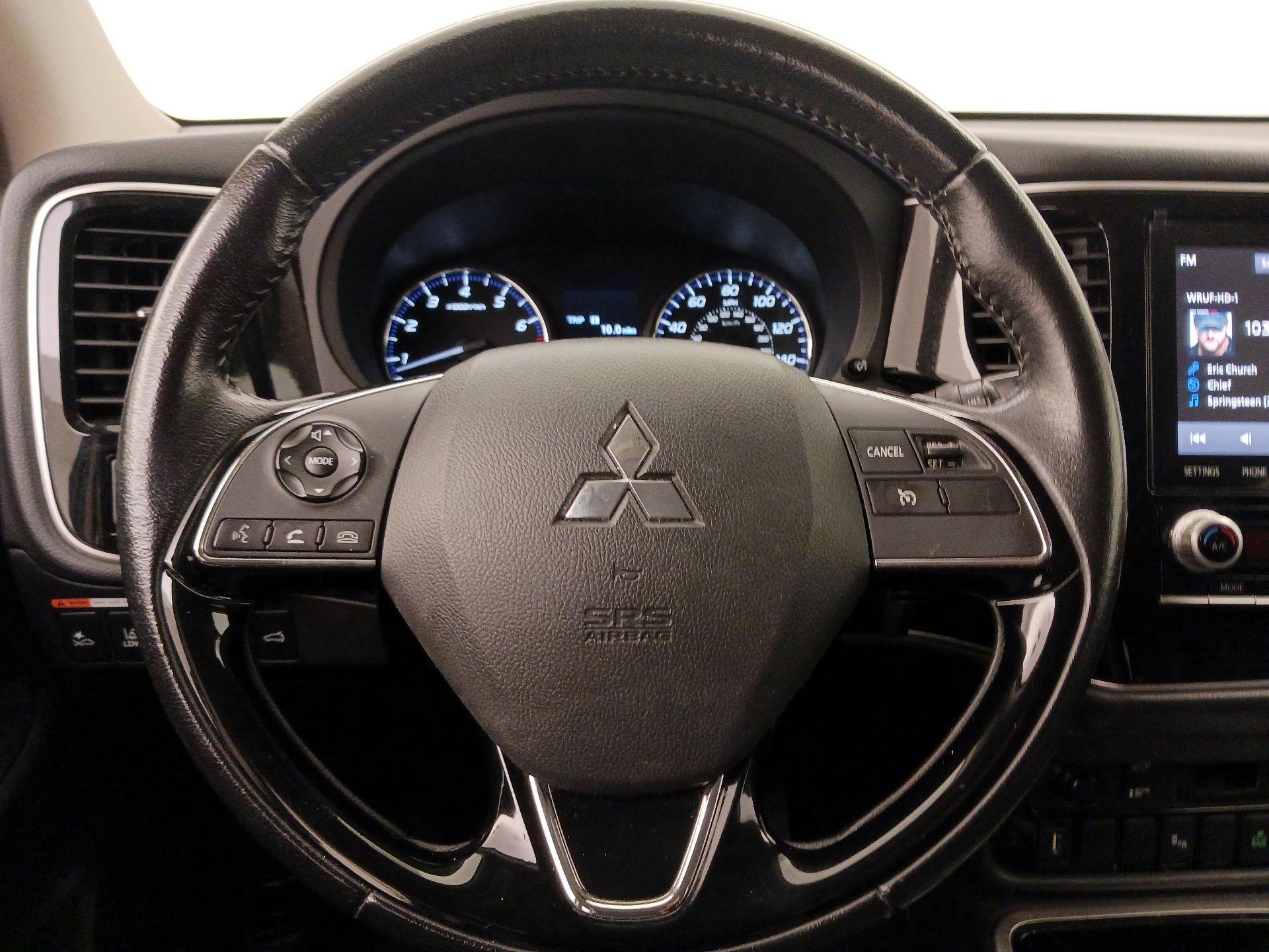 Thumbnail: 2020 Mitsubishi Outlander - 10