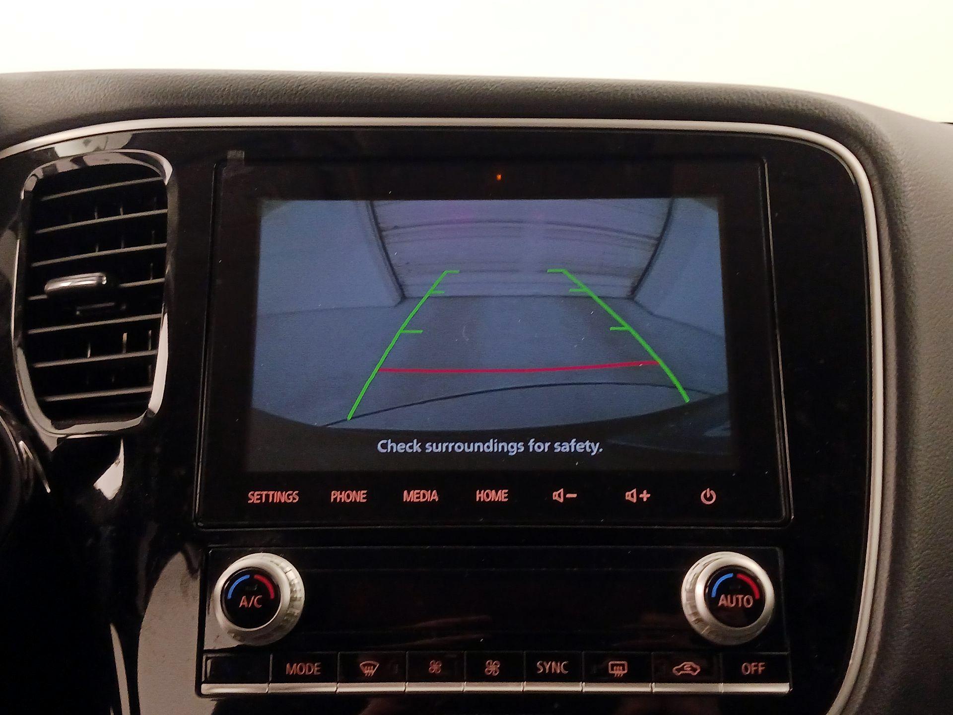 Thumbnail: 2020 Mitsubishi Outlander - 14