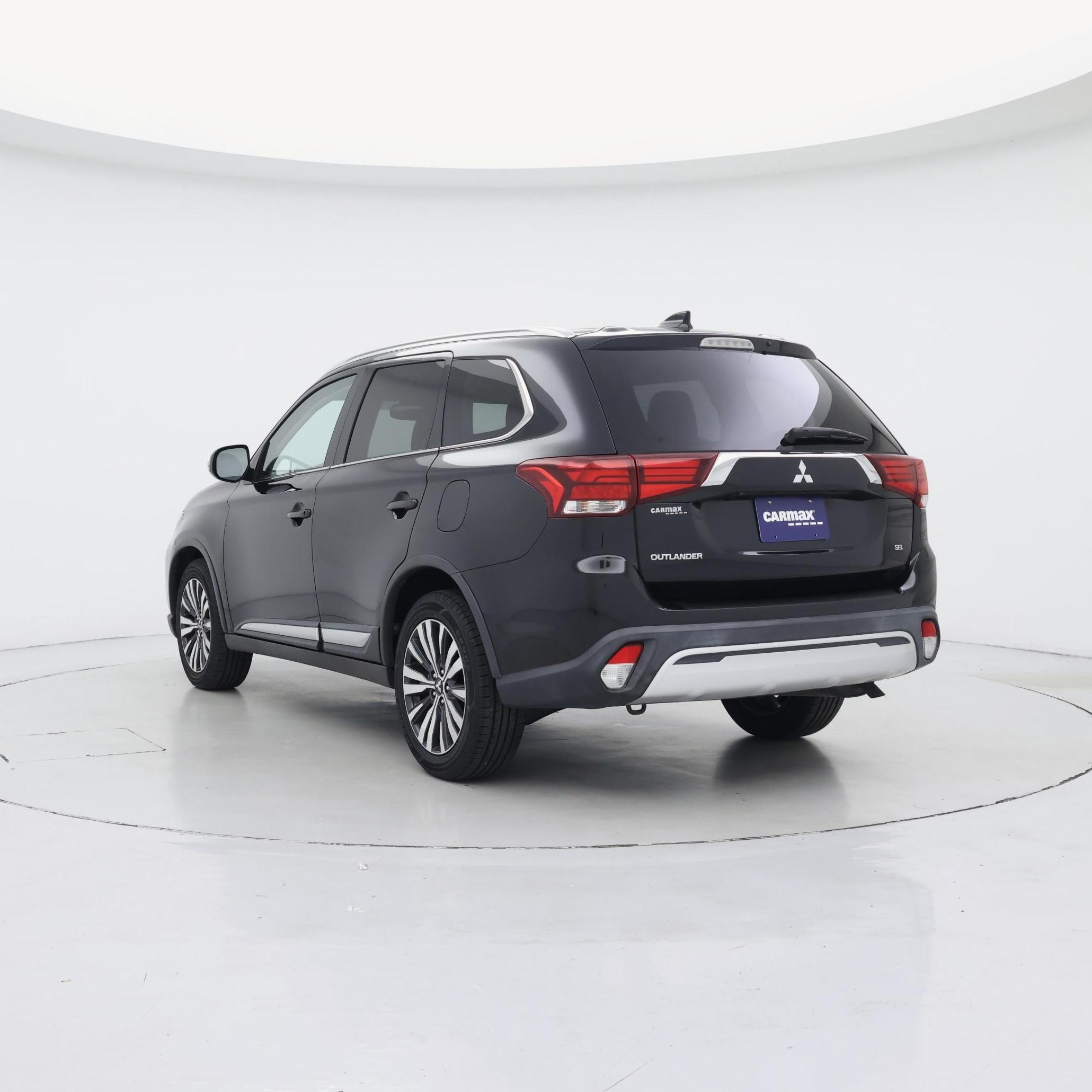 Thumbnail: 2020 Mitsubishi Outlander - 2
